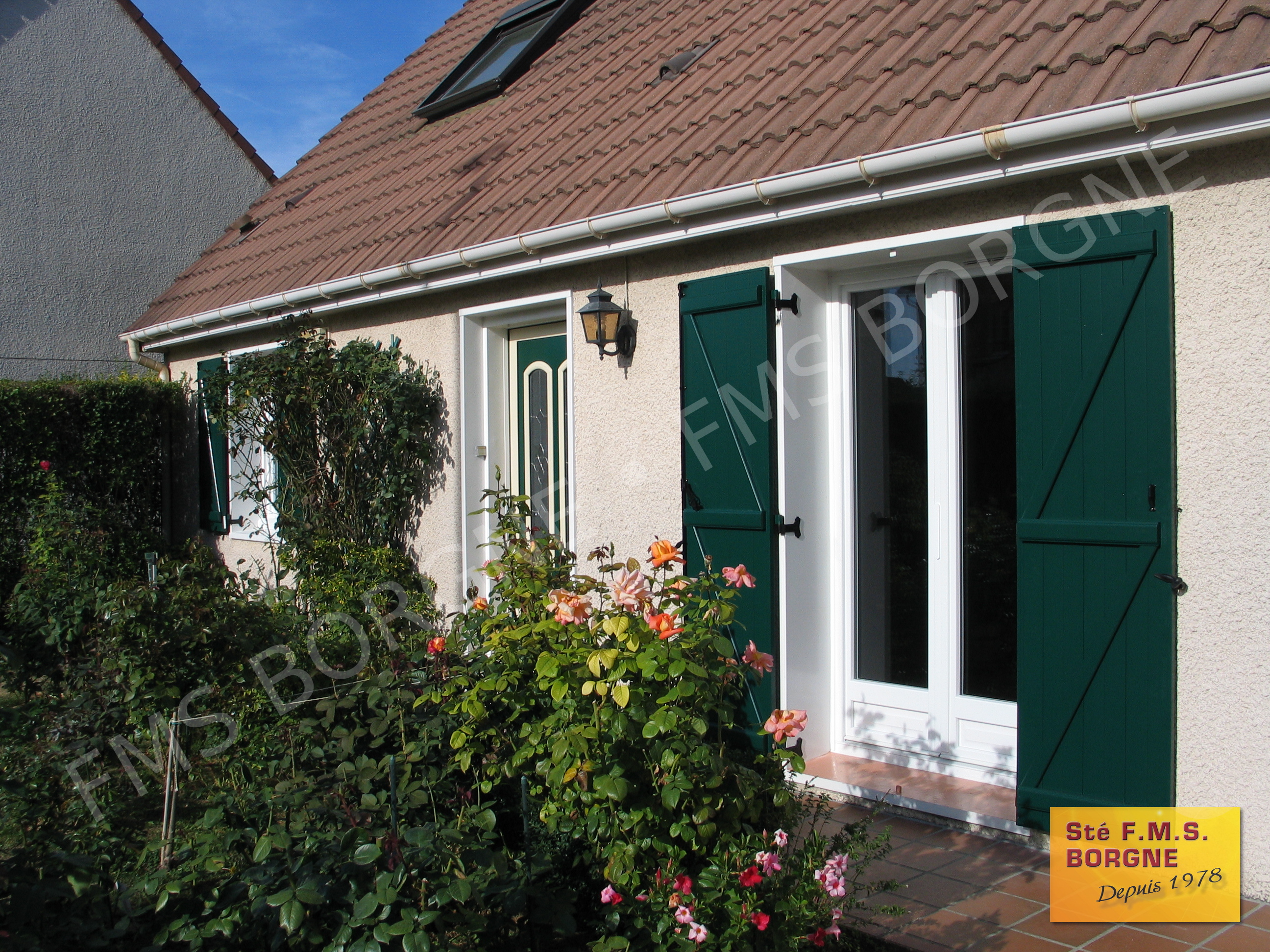 FENETRES-ET-PORTES-FENETRES-MENUISERIES-PVC-VUE-EXTERIEURE-0042