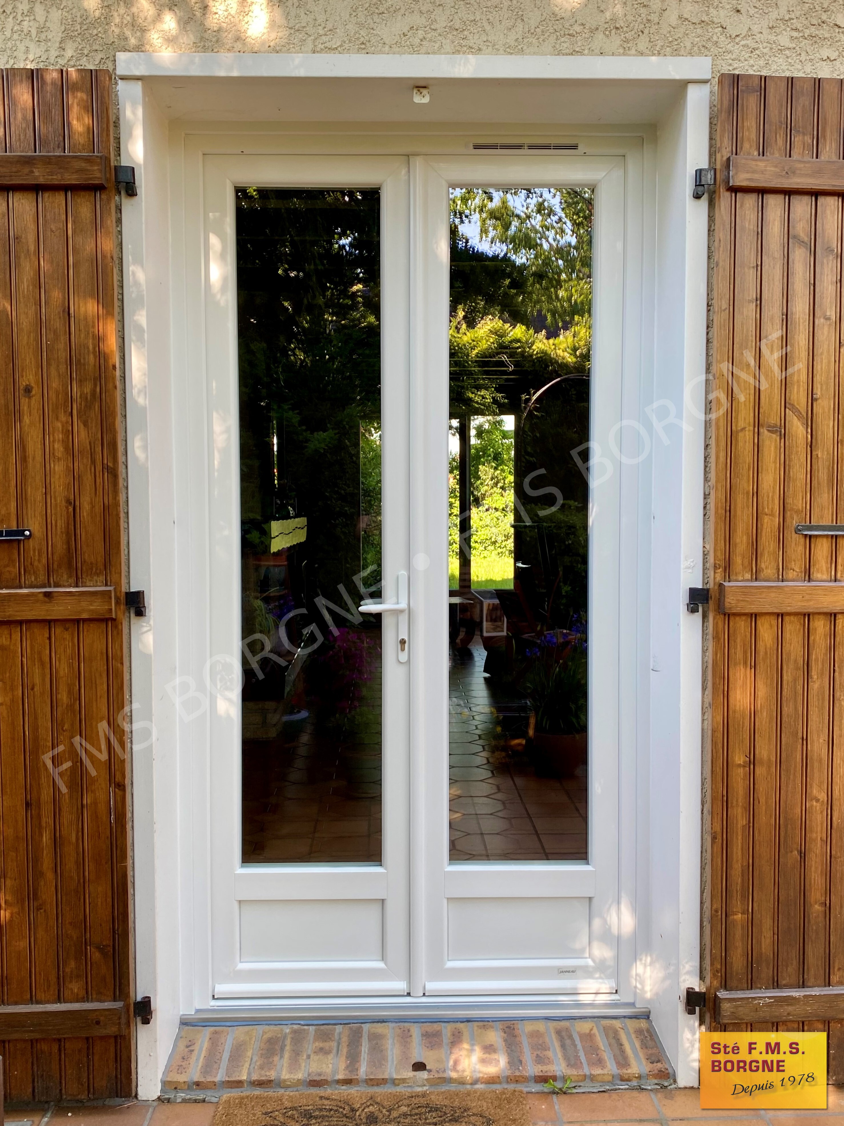 FENETRES-ET-PORTES-FENETRES-MENUISERIES-PVC-VUE-EXTERIEURE-0044