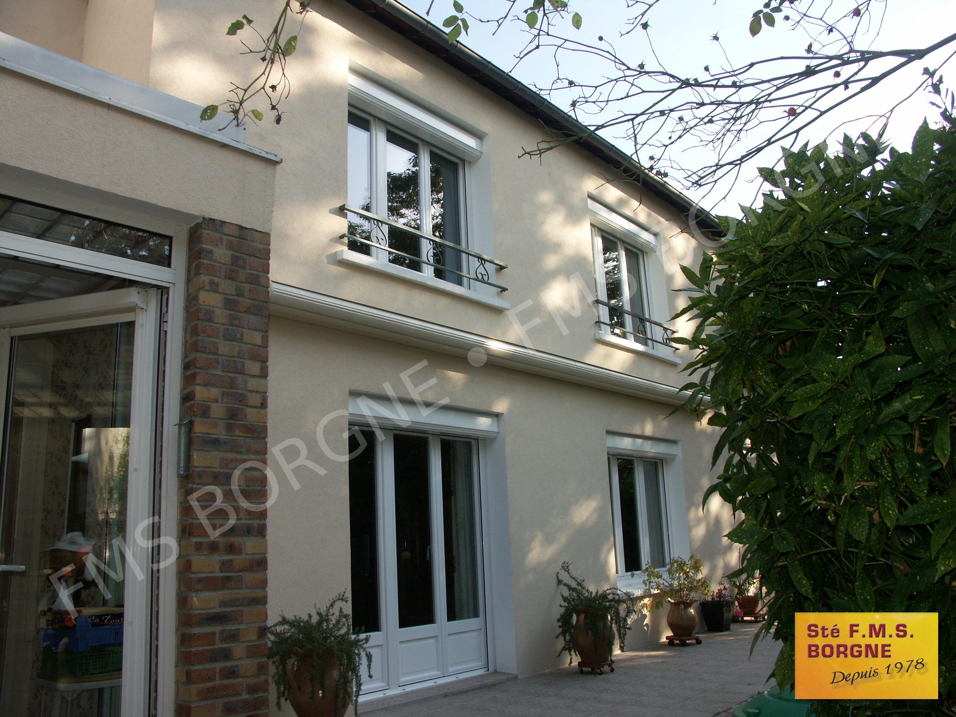 FENETRES-ET-PORTES-FENETRES-MENUISERIES-PVC-VUE-EXTERIEURE-0080