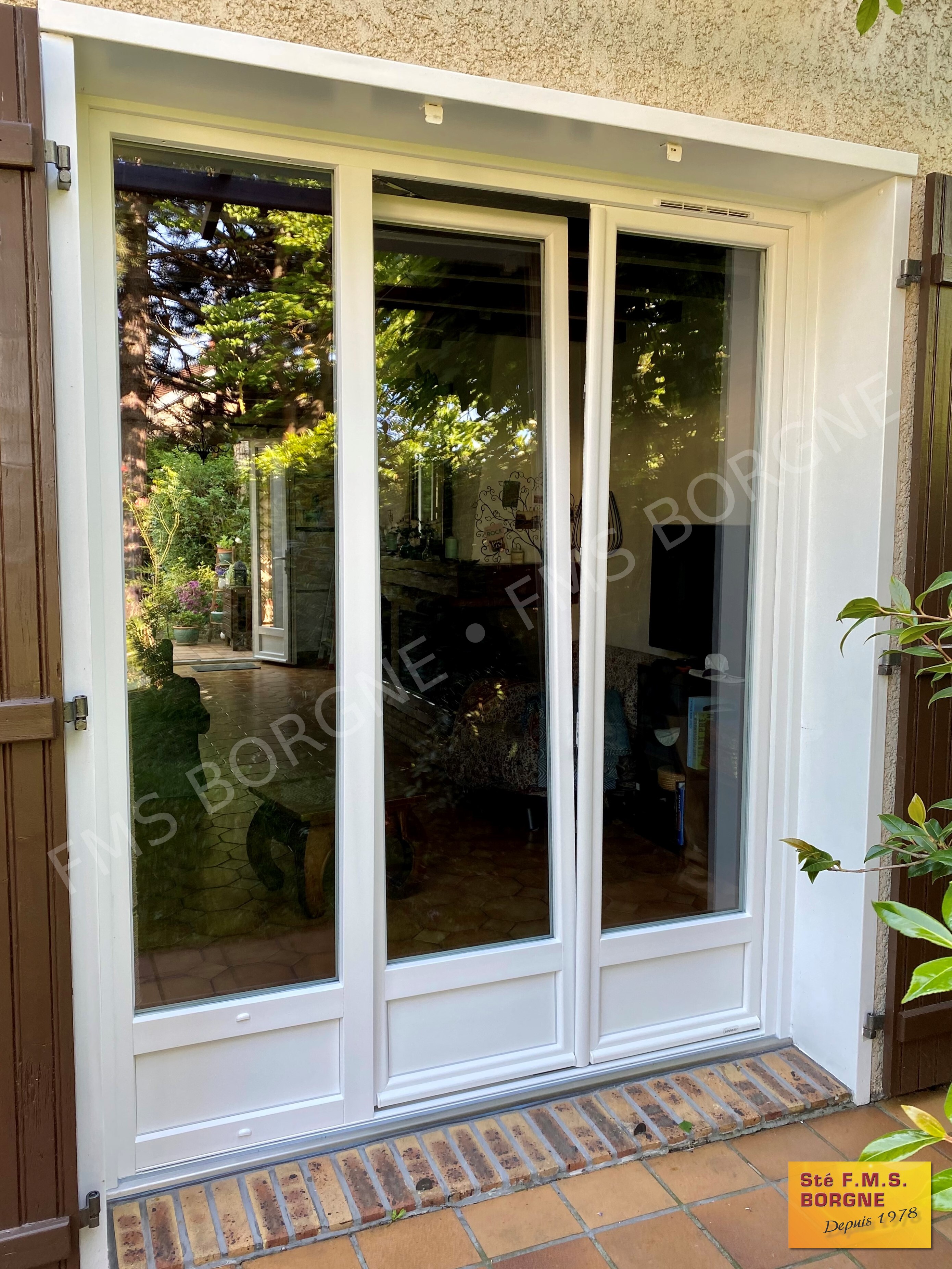 FENETRES-ET-PORTES-FENETRES-MENUISERIES-PVC-VUE-EXTERIEURE-0043