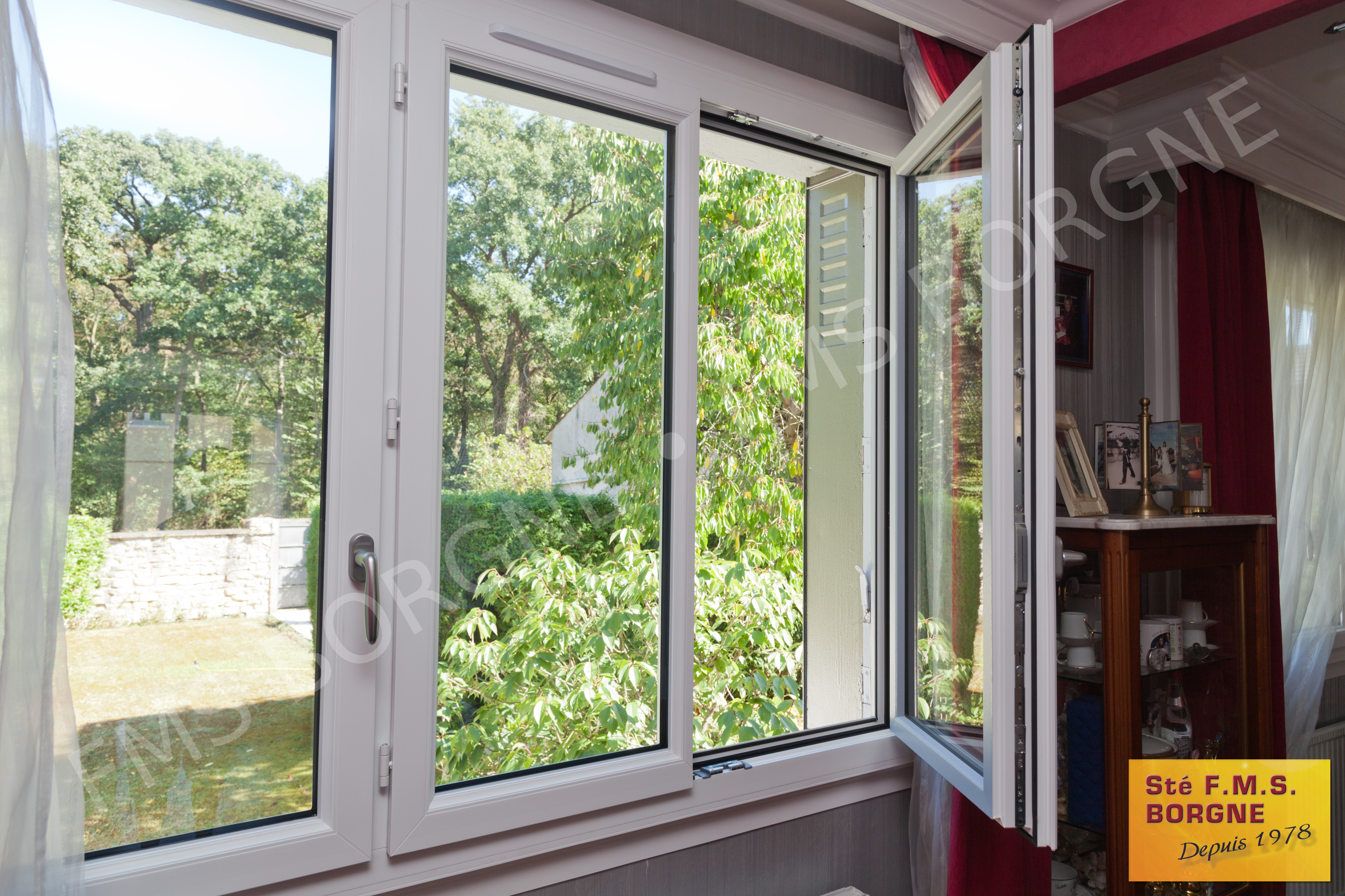 FENETRES-ET-PORTES-FENETRES-MENUISERIES-PVC-VUE-INTERIEURE-0003
