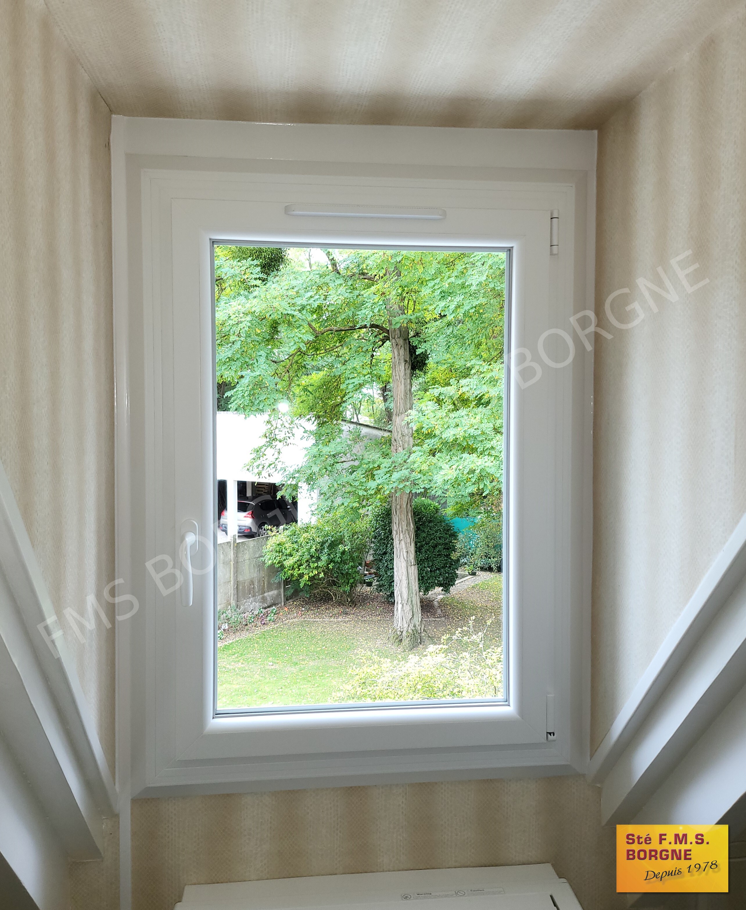 FENETRES-ET-PORTES-FENETRES-MENUISERIES-PVC-VUE-INTERIEURE-0009