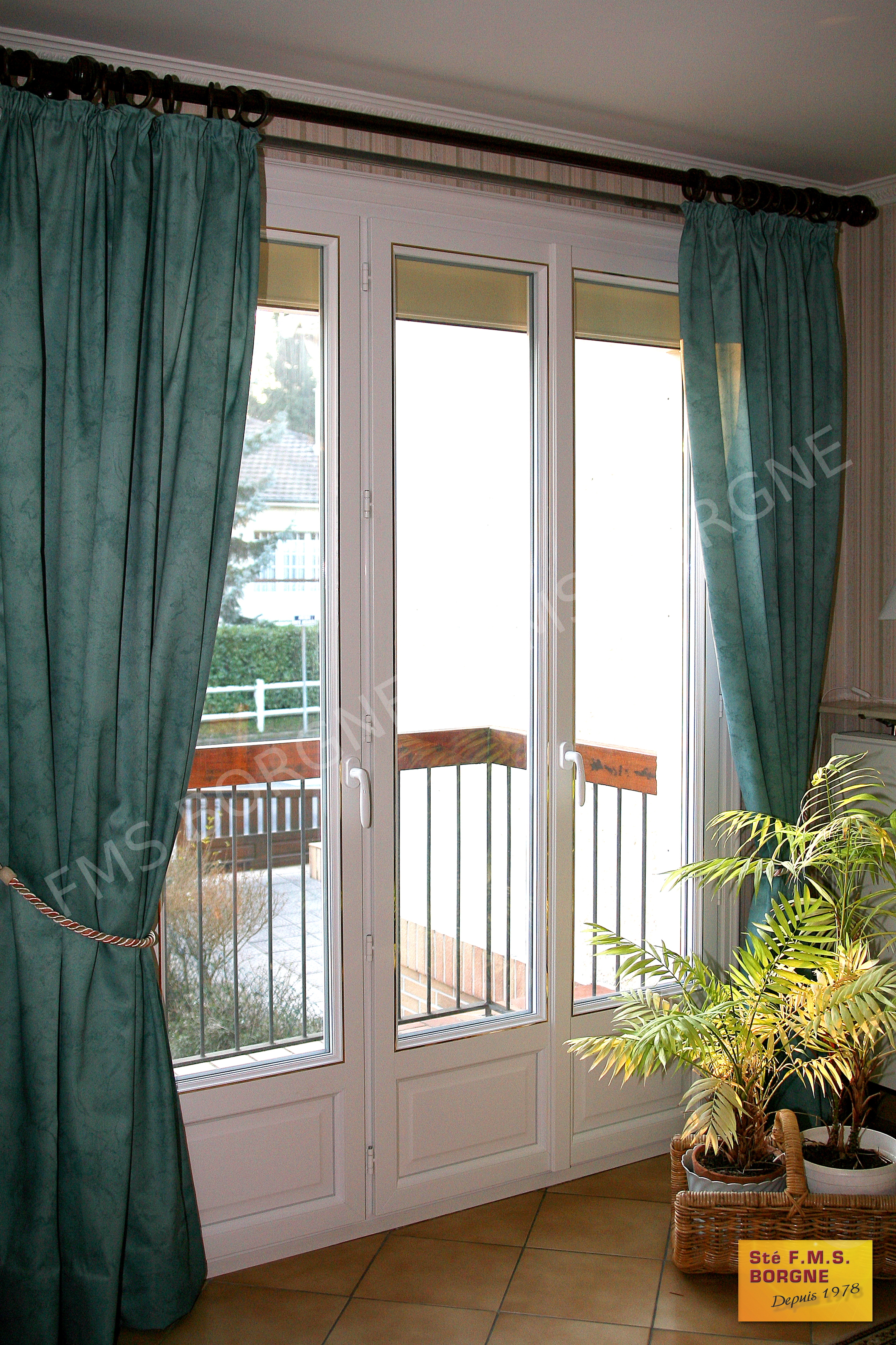 FENETRES-ET-PORTES-FENETRES-MENUISERIES-PVC-VUE-INTERIEURE-0024