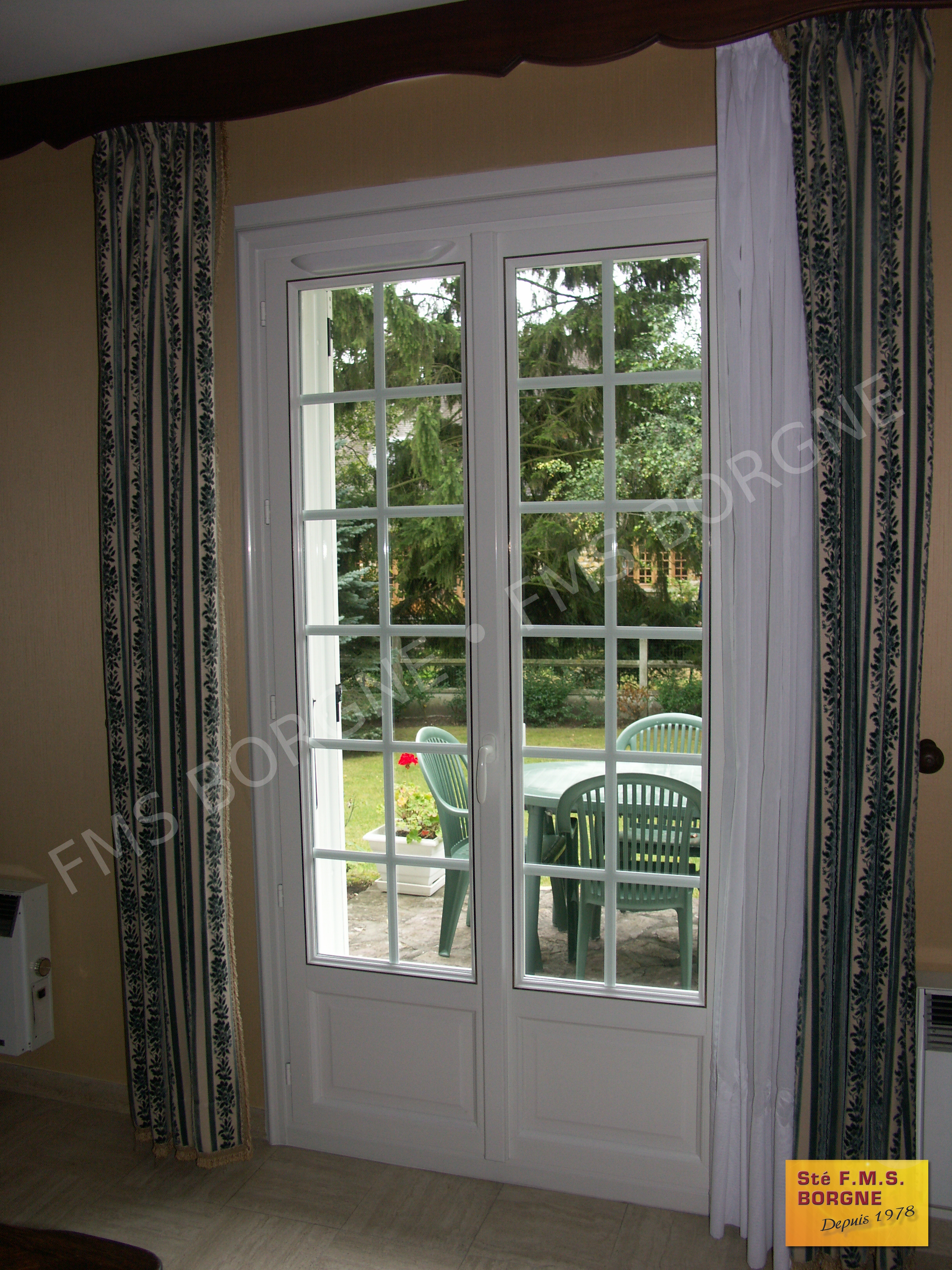 FENETRES-ET-PORTES-FENETRES-MENUISERIES-PVC-VUE-INTERIEURE-0035