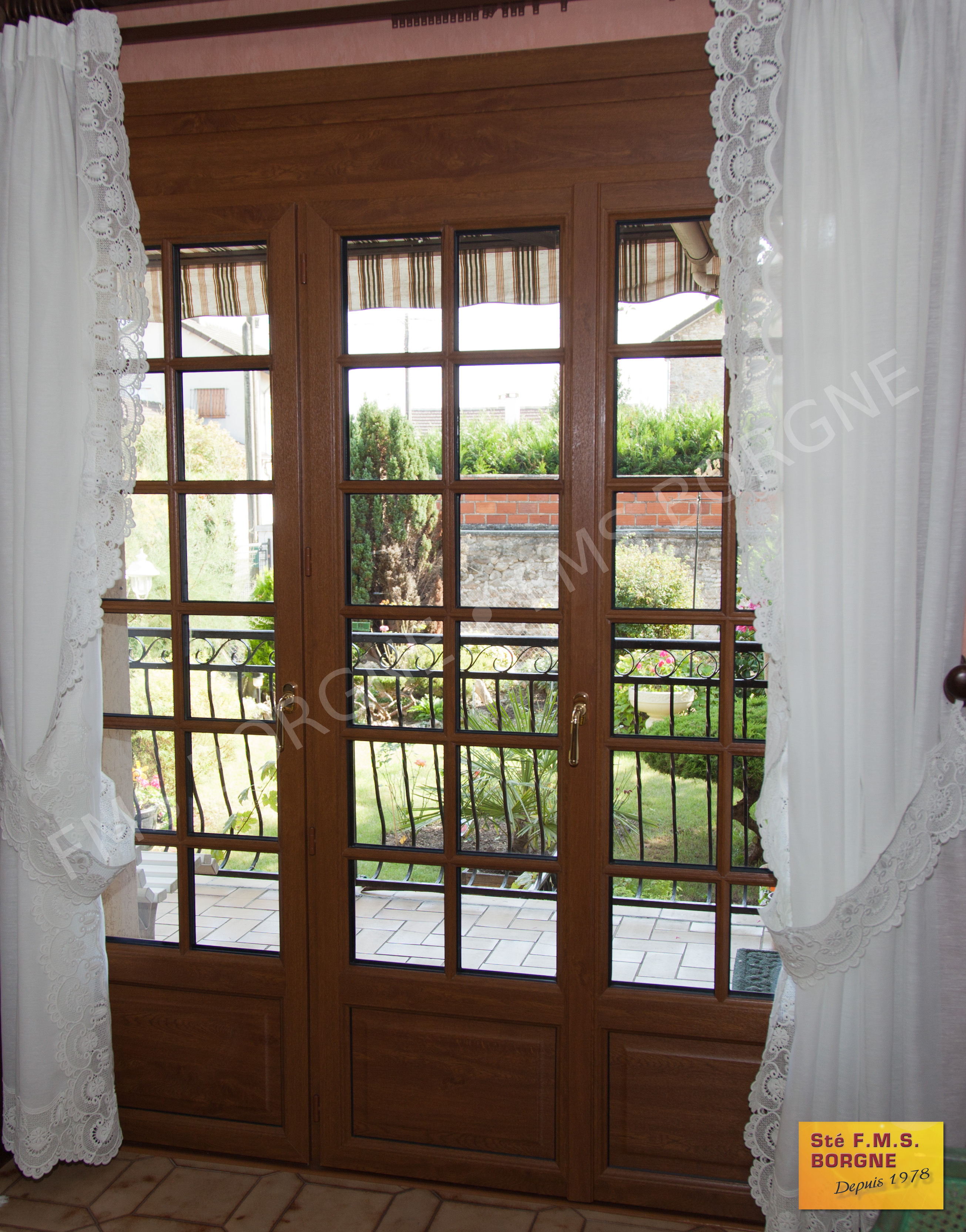 FENETRES-ET-PORTES-FENETRES-MENUISERIES-PVC-VUE-INTERIEURE-0001
