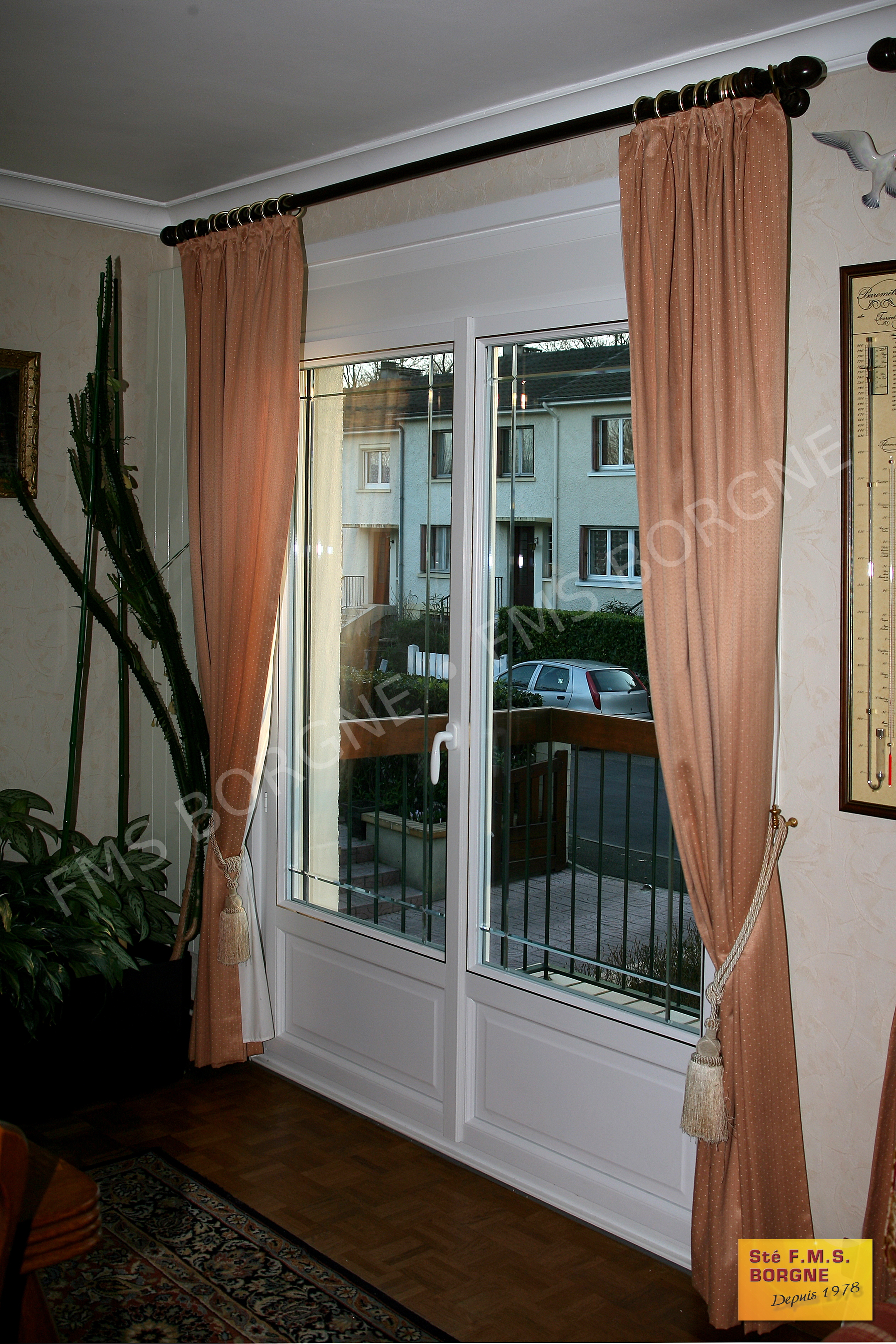 FENETRES-ET-PORTES-FENETRES-MENUISERIES-PVC-VUE-INTERIEURE-0022
