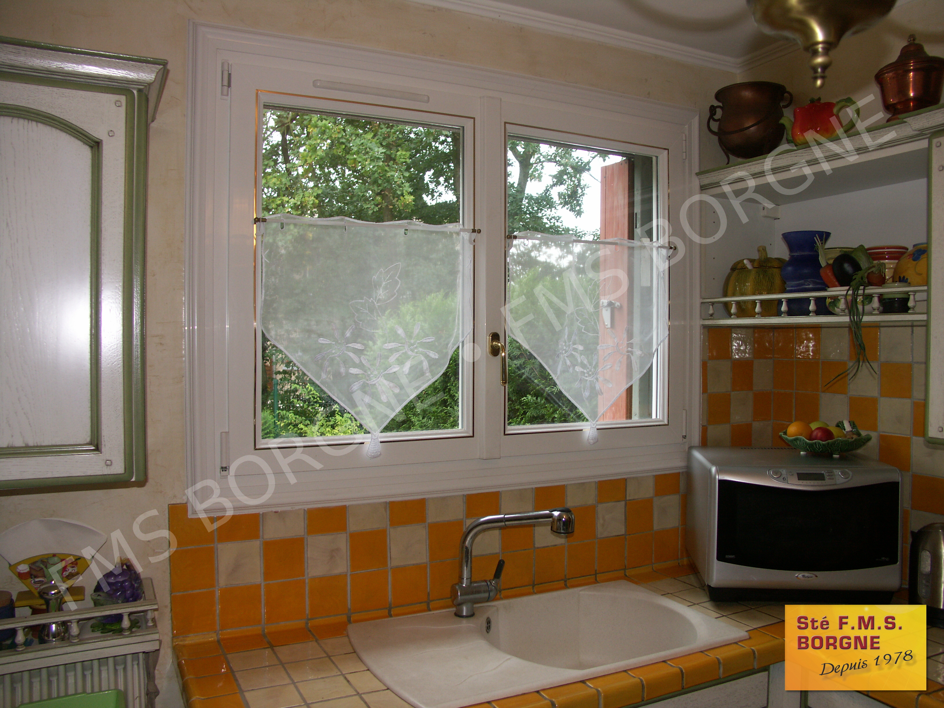 FENETRES-ET-PORTES-FENETRES-MENUISERIES-PVC-VUE-INTERIEURE-0034