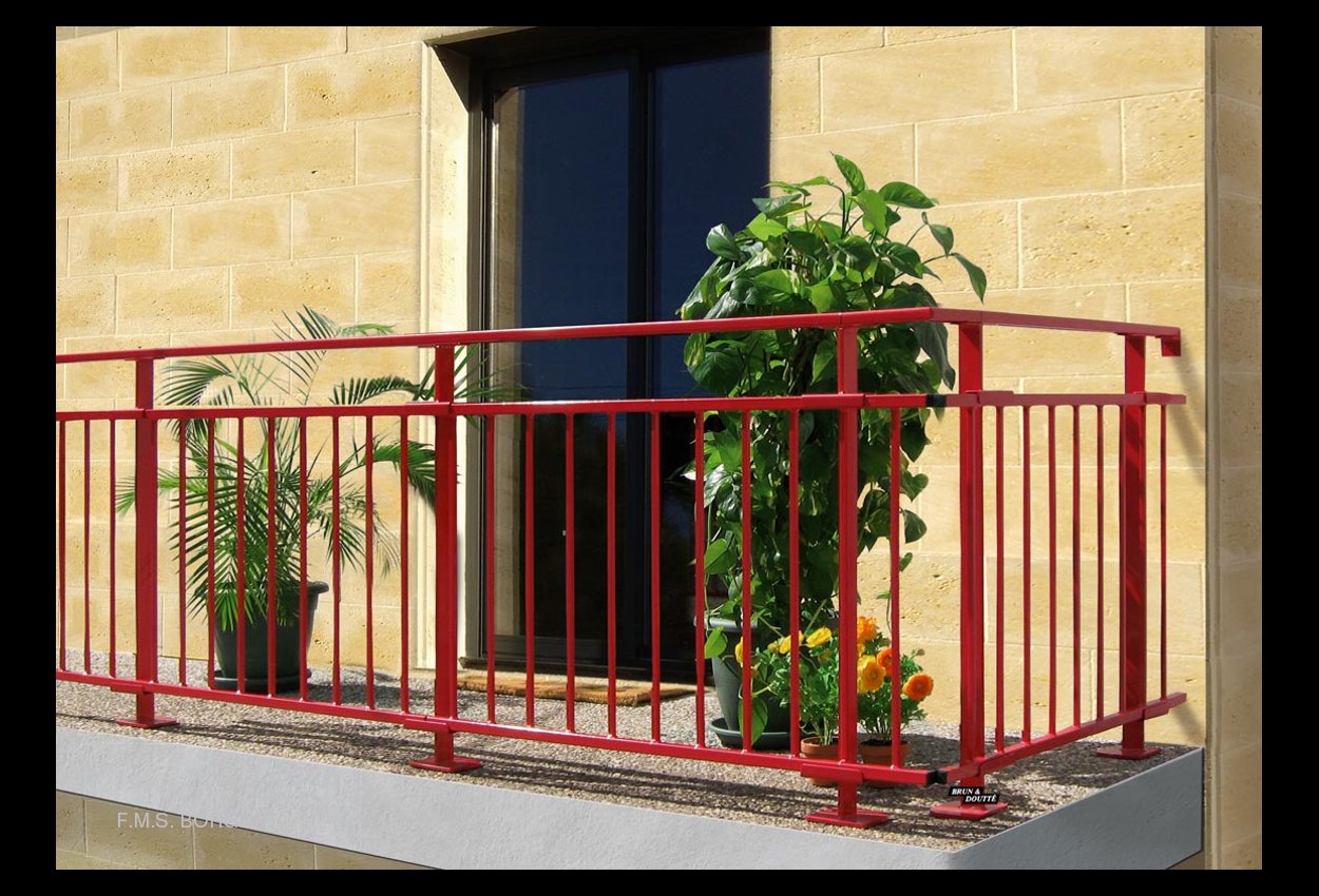 GARDE-CORPS-BALCONNETS-BARRES-D-APPUIS-MAIN-COURANTE-METAL-0010