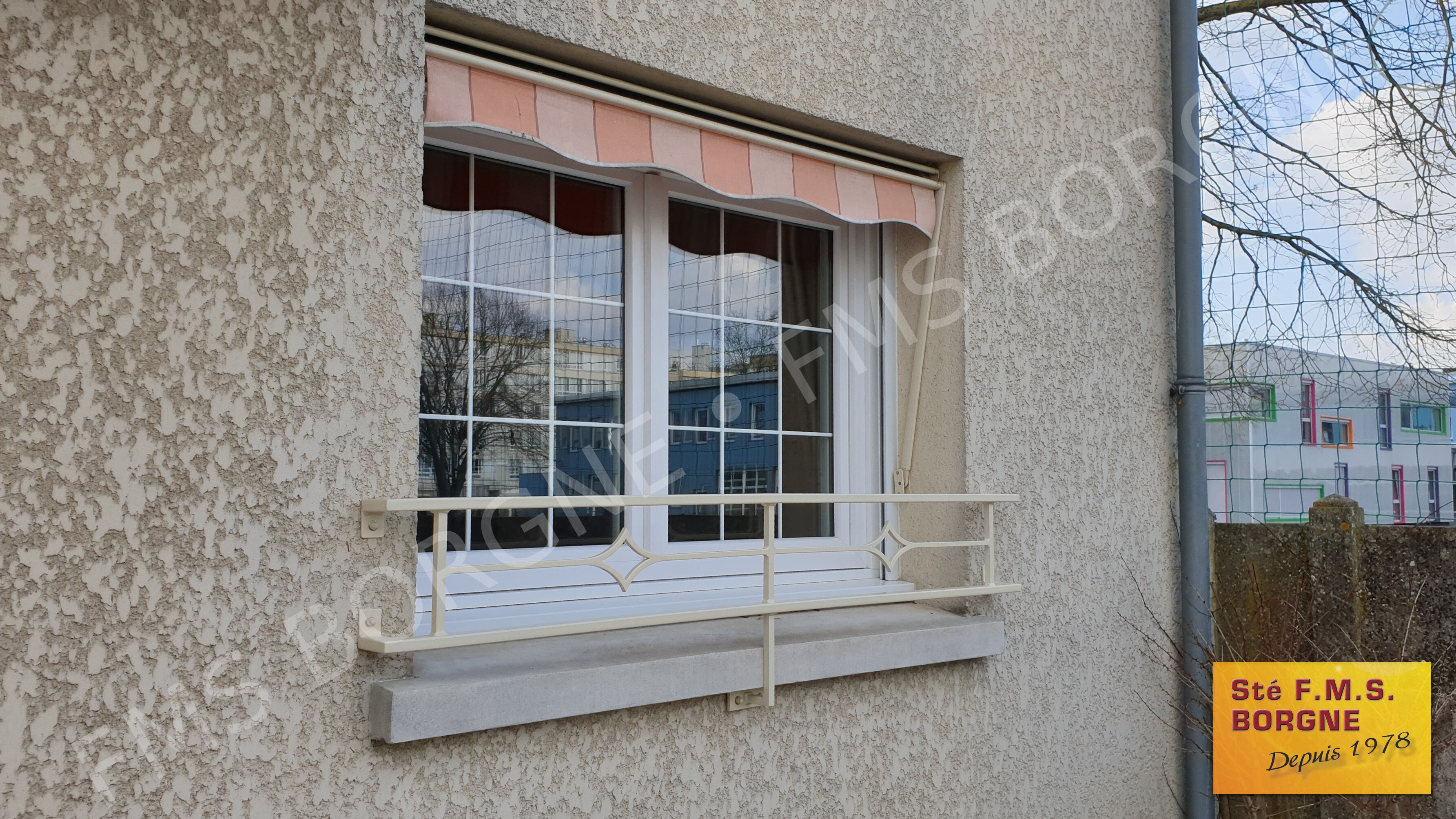 GARDE-CORPS-BALCONNETS-BARRES-D-APPUIS-MAIN-COURANTE-METAL-0002