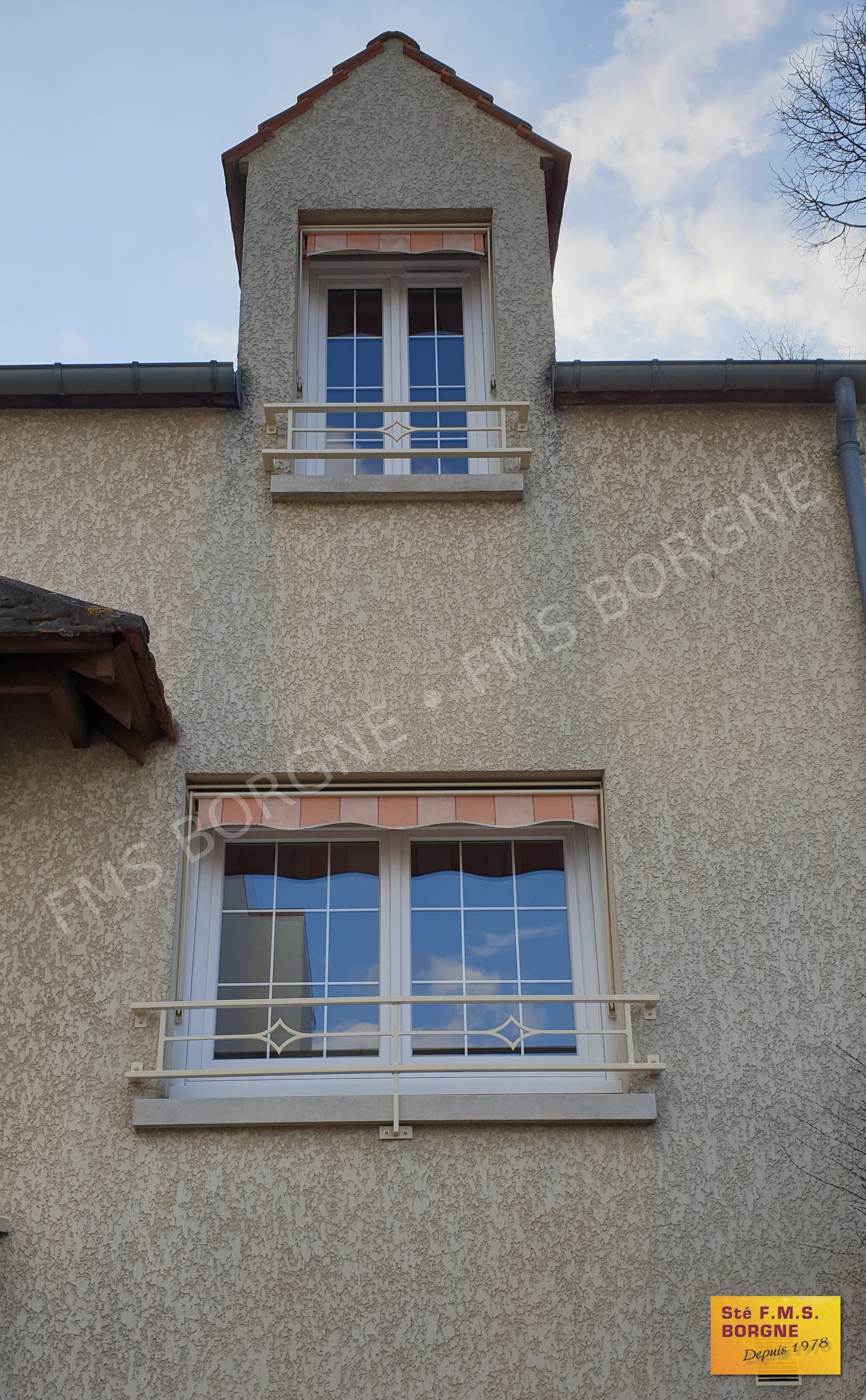 GARDE-CORPS-BALCONNETS-BARRES-D-APPUIS-MAIN-COURANTE-METAL-0003