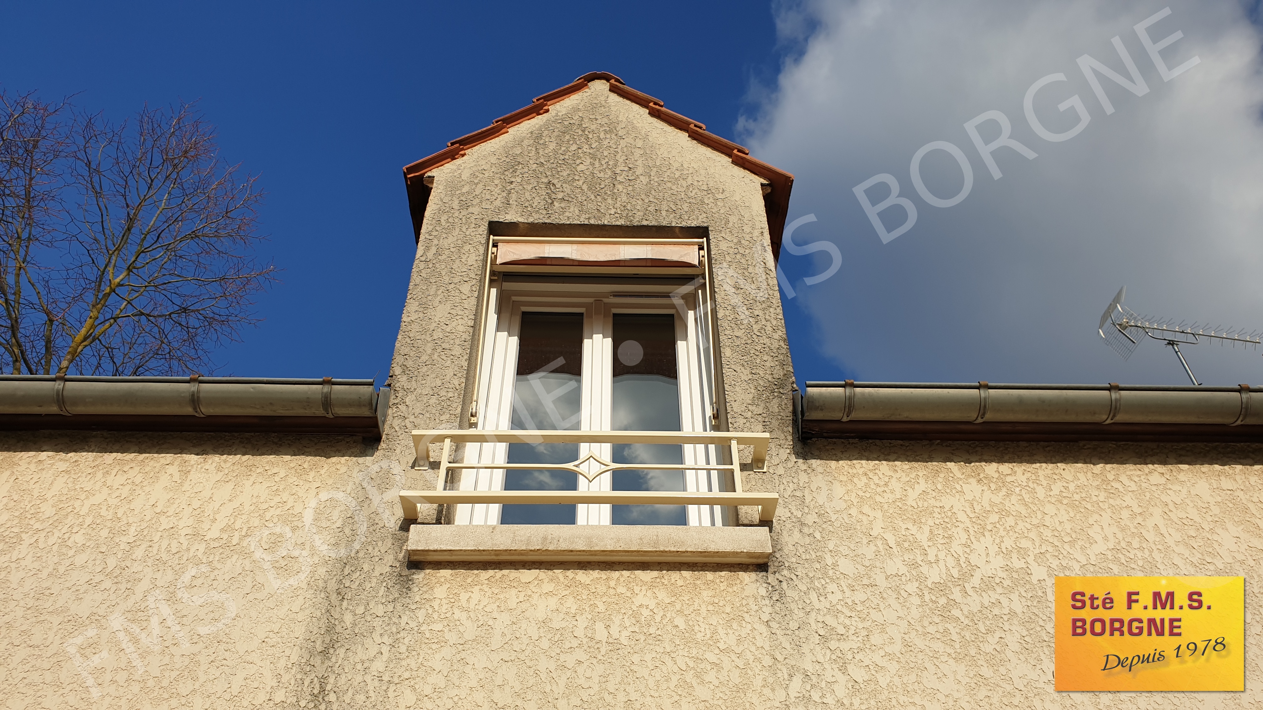 GARDE-CORPS-BALCONNETS-BARRES-D-APPUIS-MAIN-COURANTE-METAL-0004