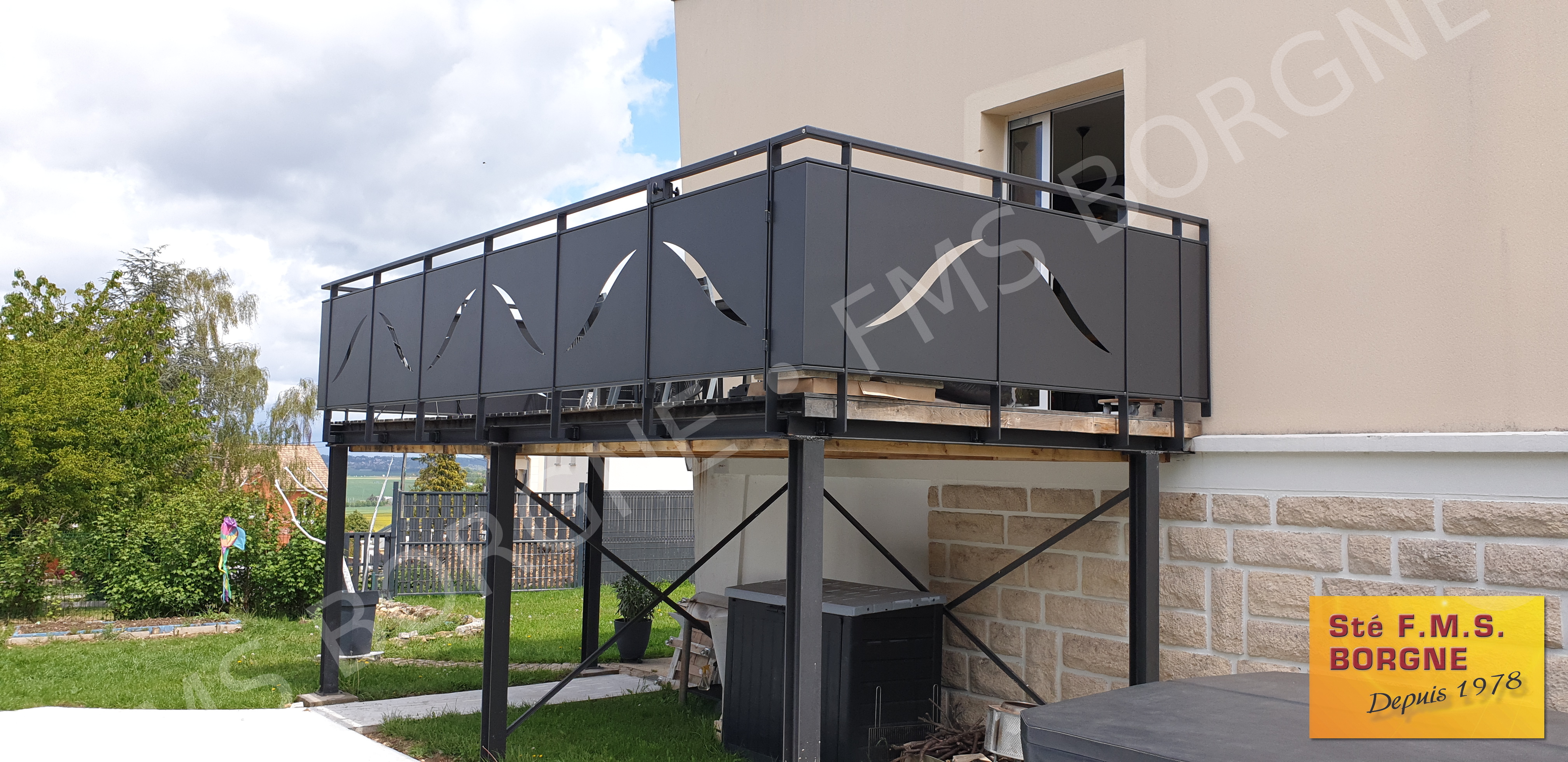 GARDE-CORPS-BALCONNETS-BARRES-D-APPUIS-MAIN-COURANTE-METAL-0005