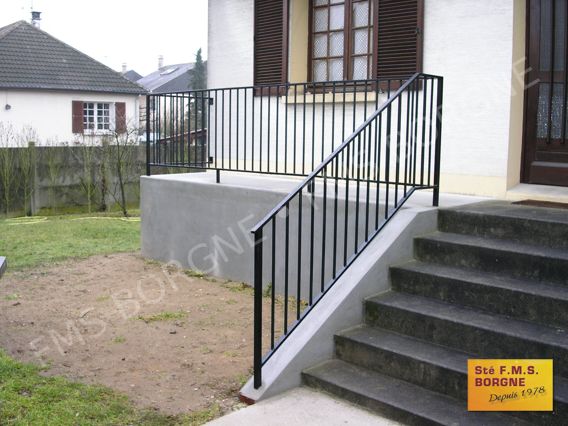 GARDE-CORPS-BALCONNETS-BARRES-D-APPUIS-MAIN-COURANTE-METAL-0009