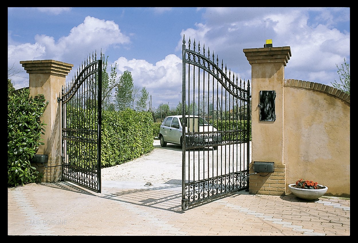MOTORISATION-DE-PORTAILS-BATTANTS-ET-COULISSANTS-0005