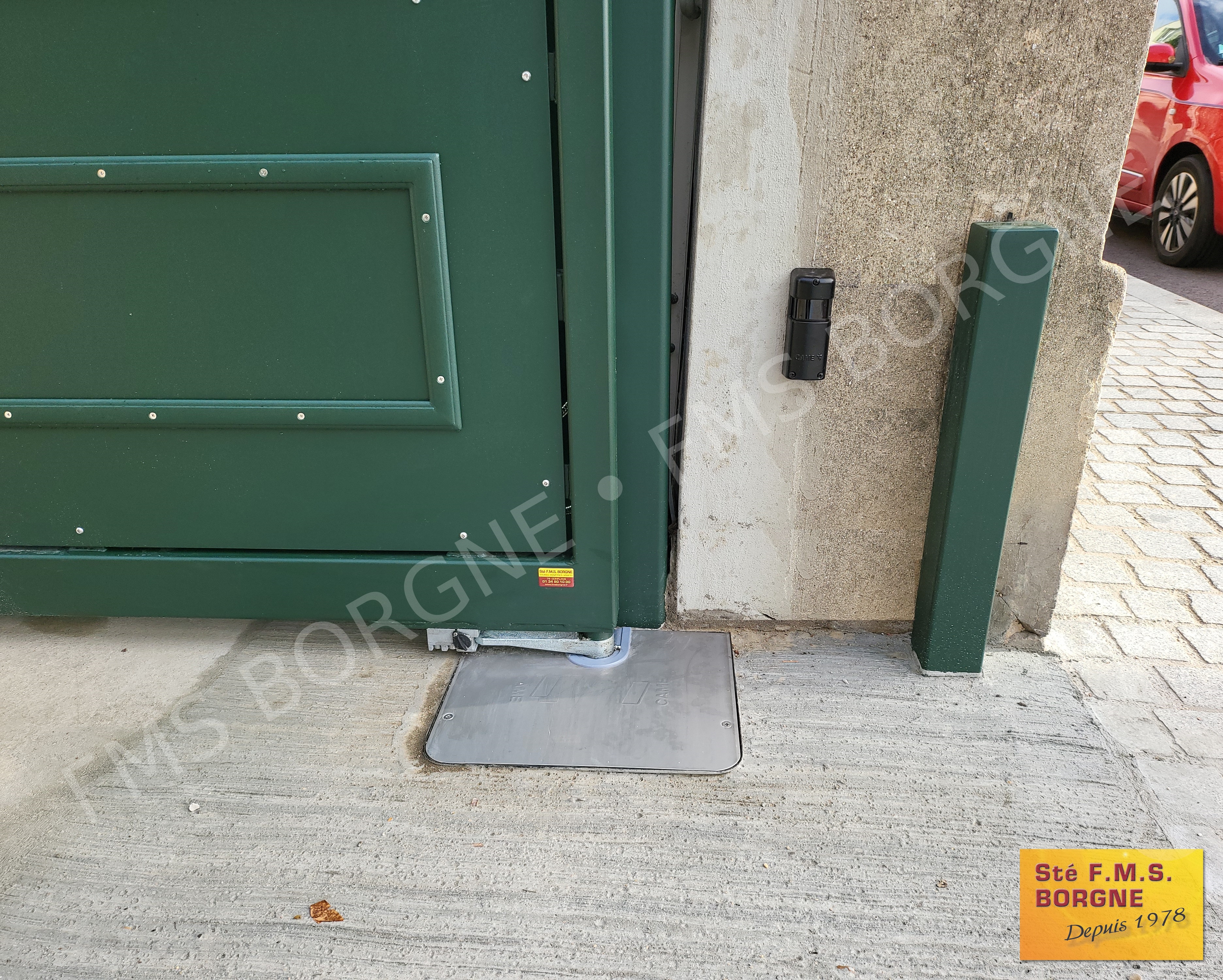 MOTORISATION-ENTERRE-ET-INTEGREE-PORTAILS-BATTANTS-0003