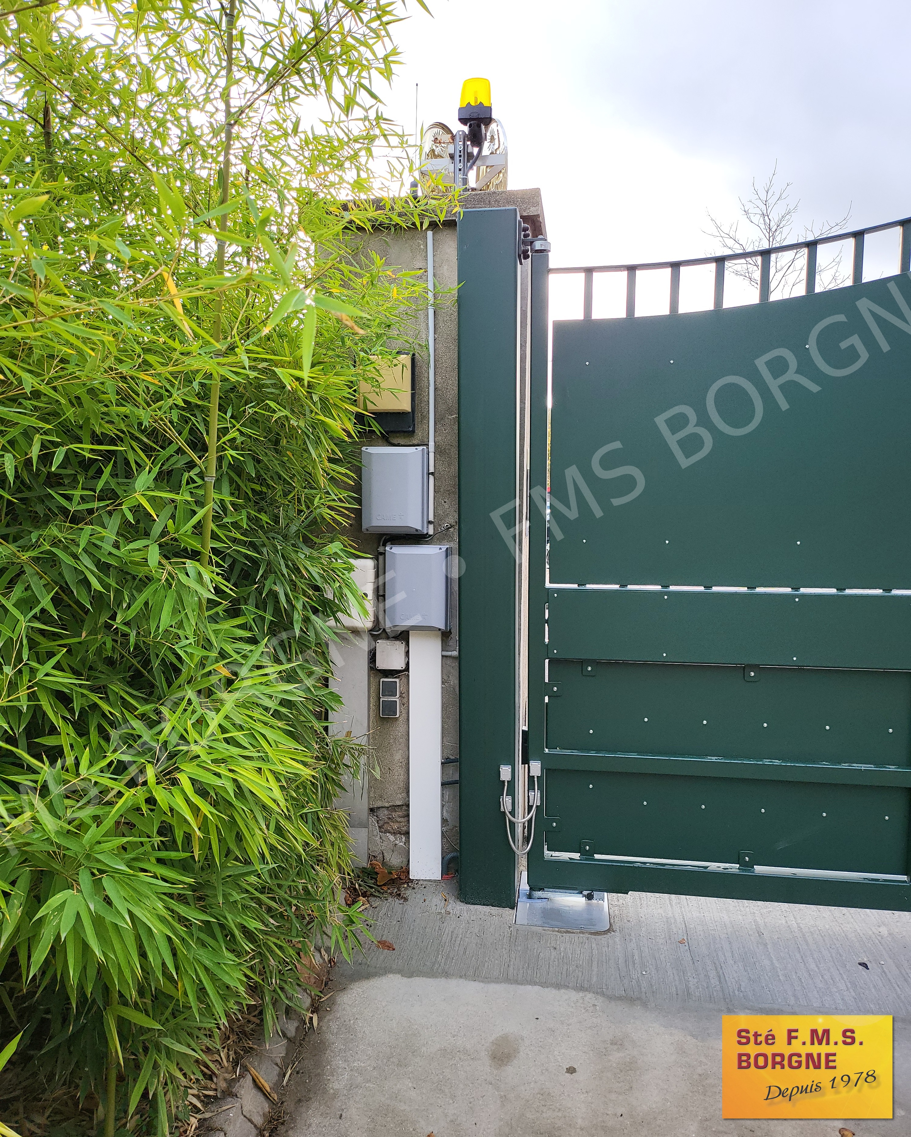 MOTORISATION-ENTERRE-ET-INTEGREE-PORTAILS-BATTANTS-0005