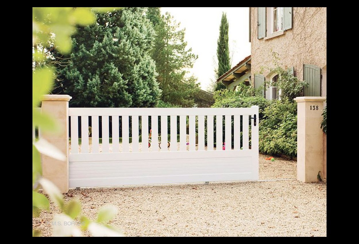 PORTAILS-ET-CLOTURES-EN-PVC-0003