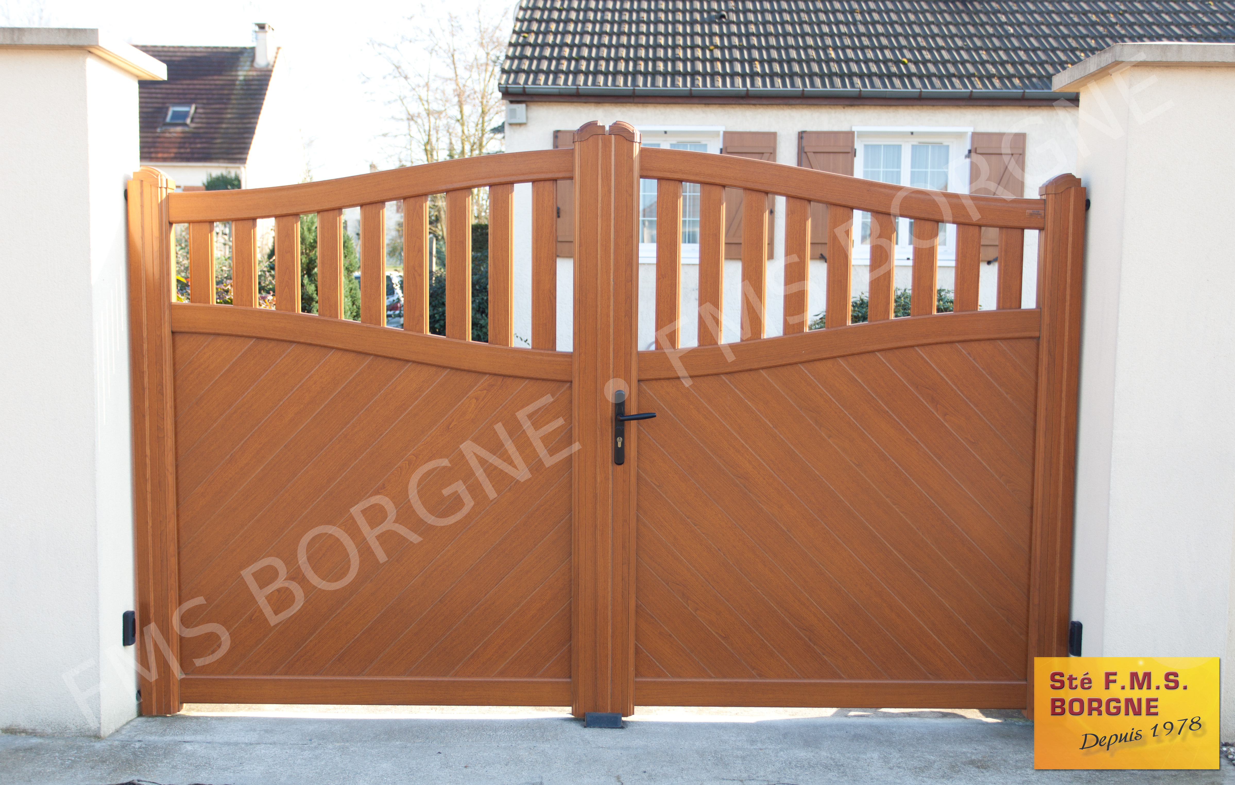 PORTAILS-ET-CLOTURES-EN-PVC-0001