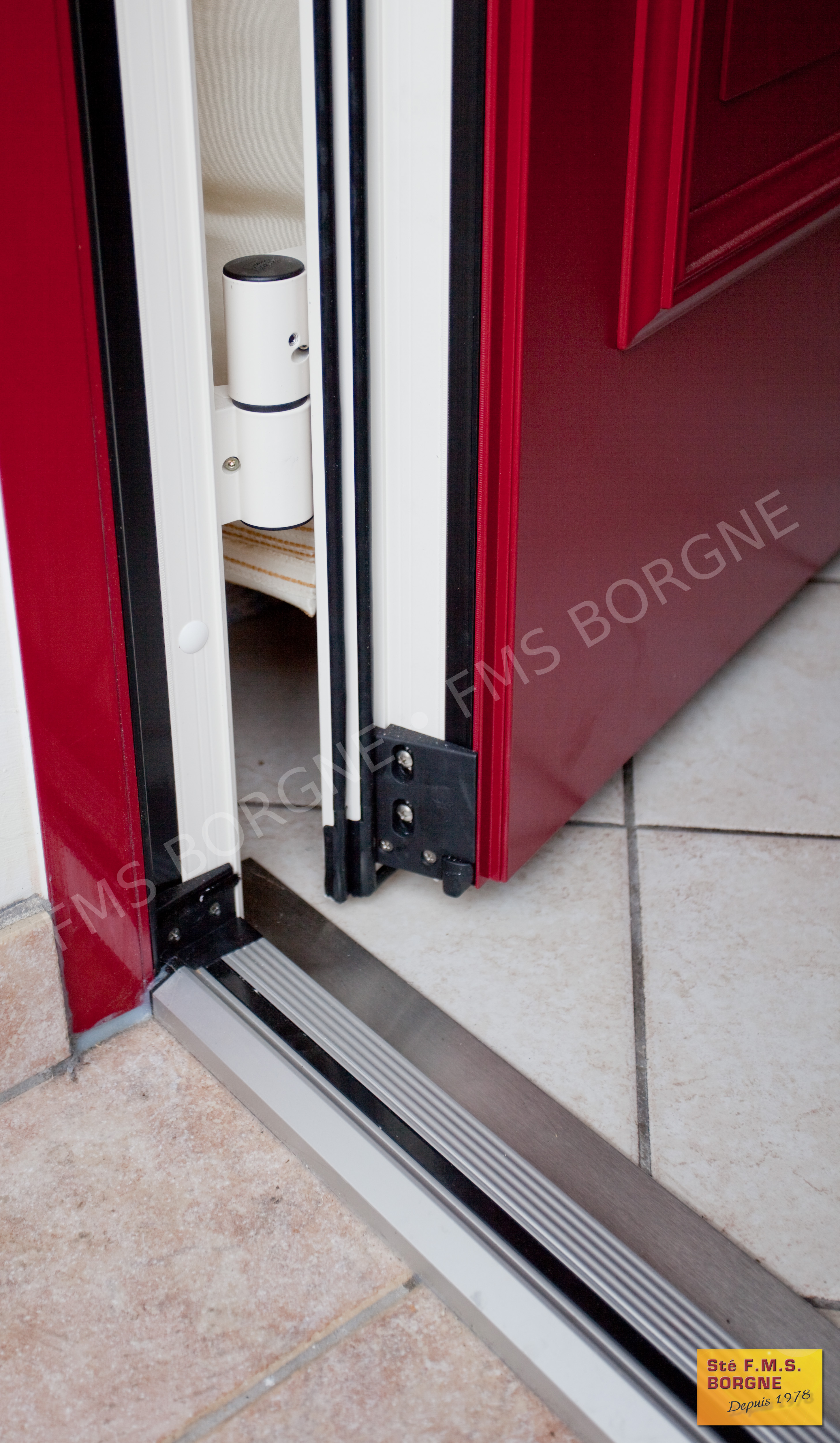 PORTES-D-ENTREE-ALUMINIUM-ACCESSOIRES-ET-VITRAGES-0019