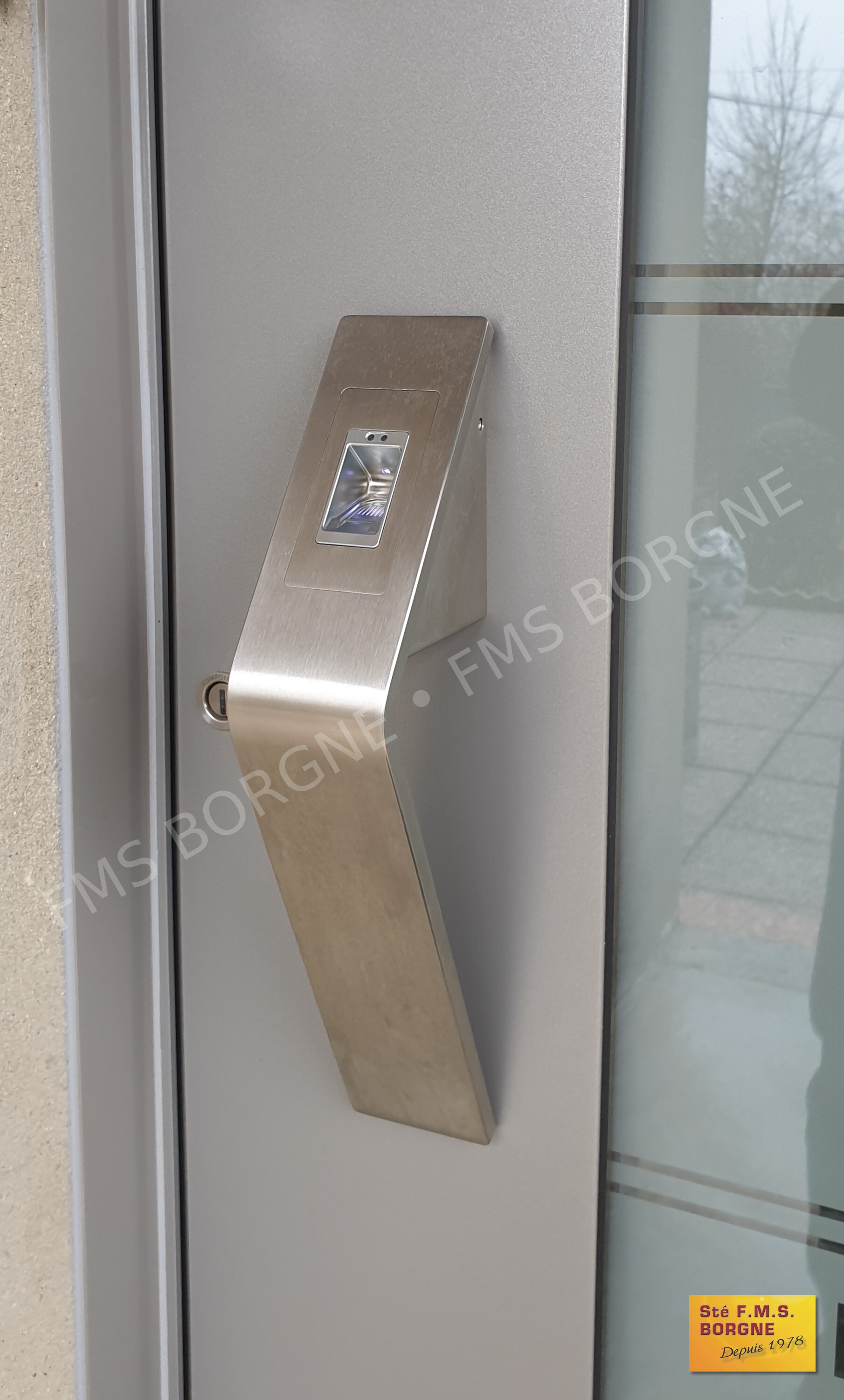 PORTES-D-ENTREE-ALUMINIUM-ACCESSOIRES-ET-VITRAGES-0006