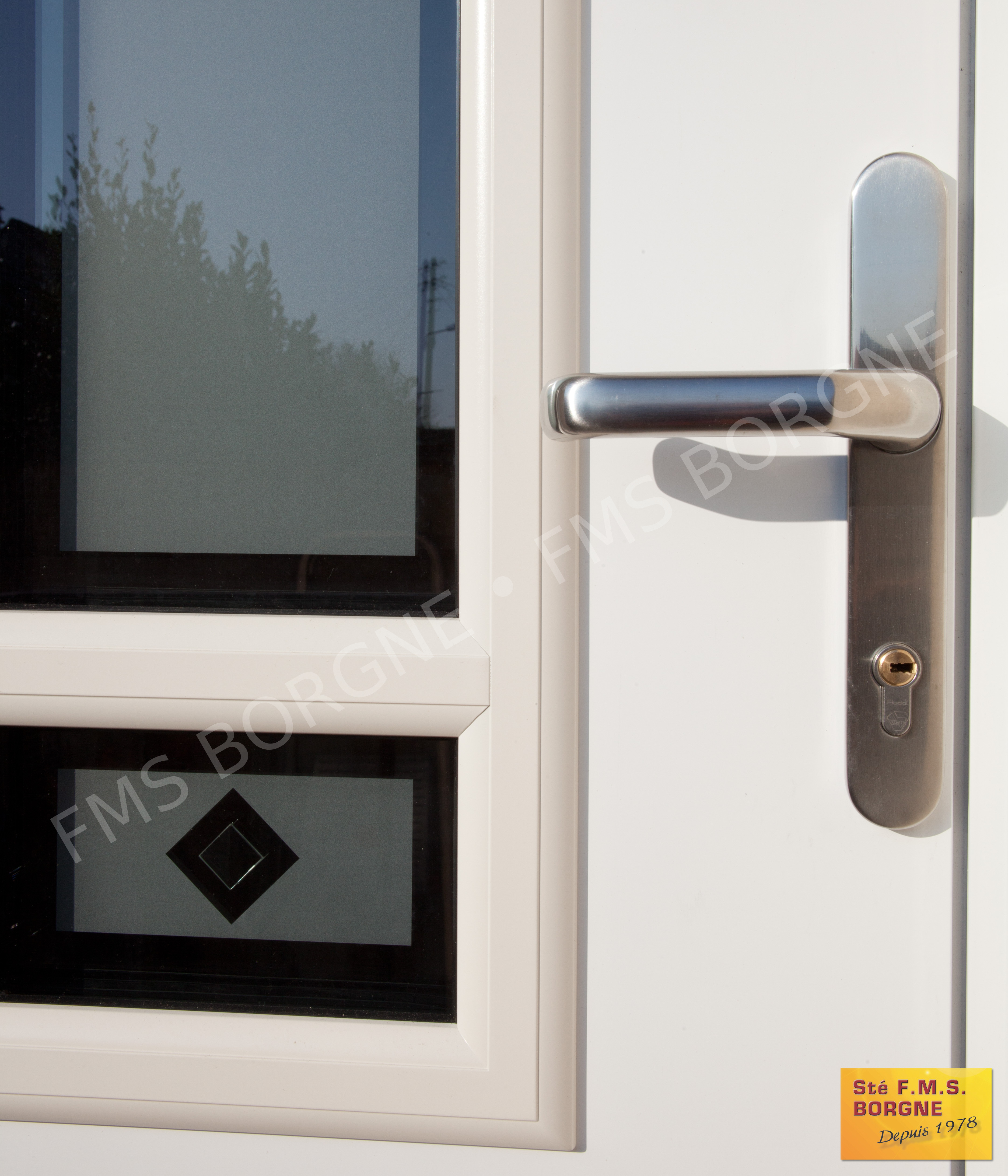 PORTES-D-ENTREE-ALUMINIUM-ACCESSOIRES-ET-VITRAGES-0008