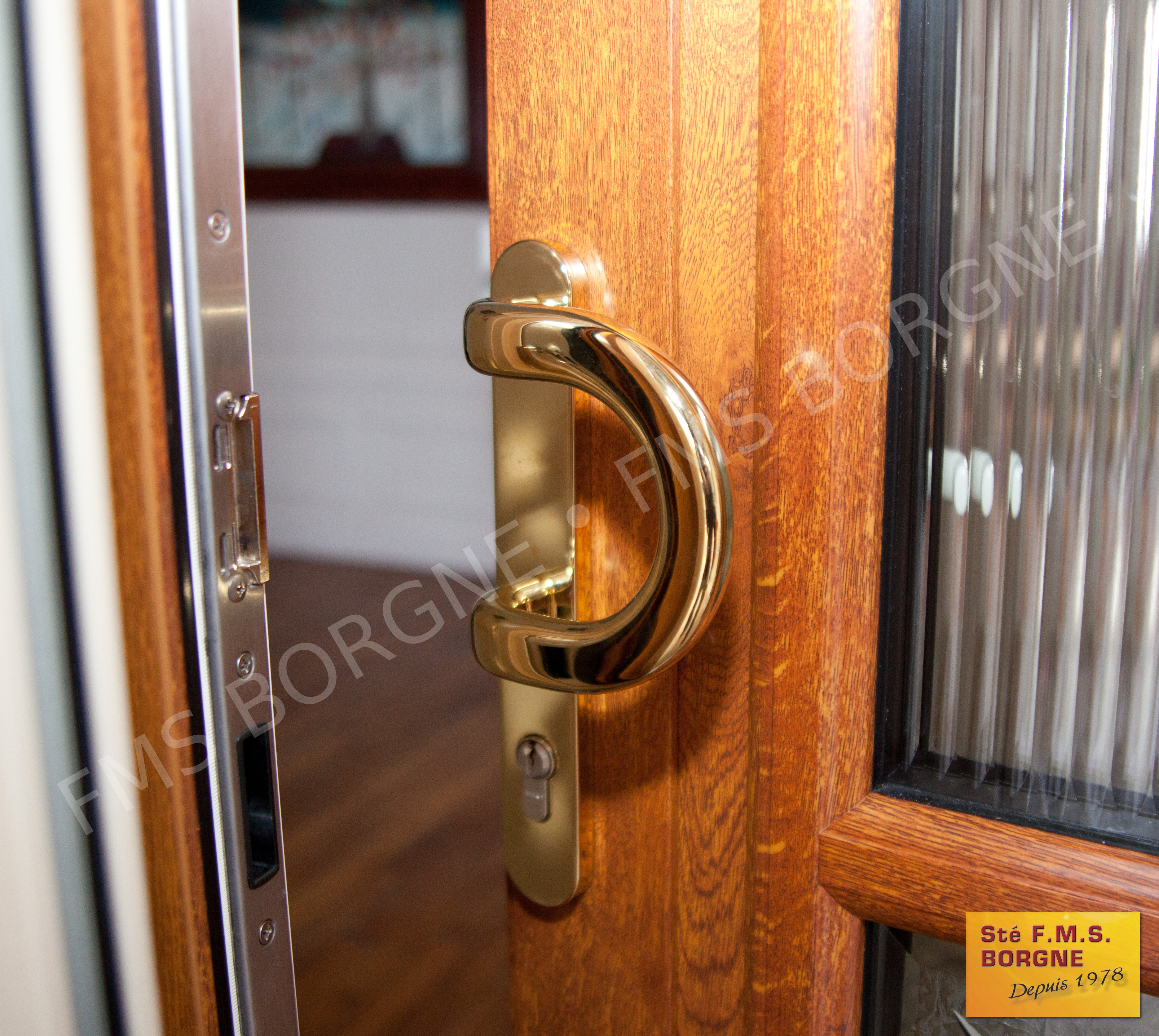 PORTES-D-ENTREE-ALUMINIUM-ACCESSOIRES-ET-VITRAGES-0010