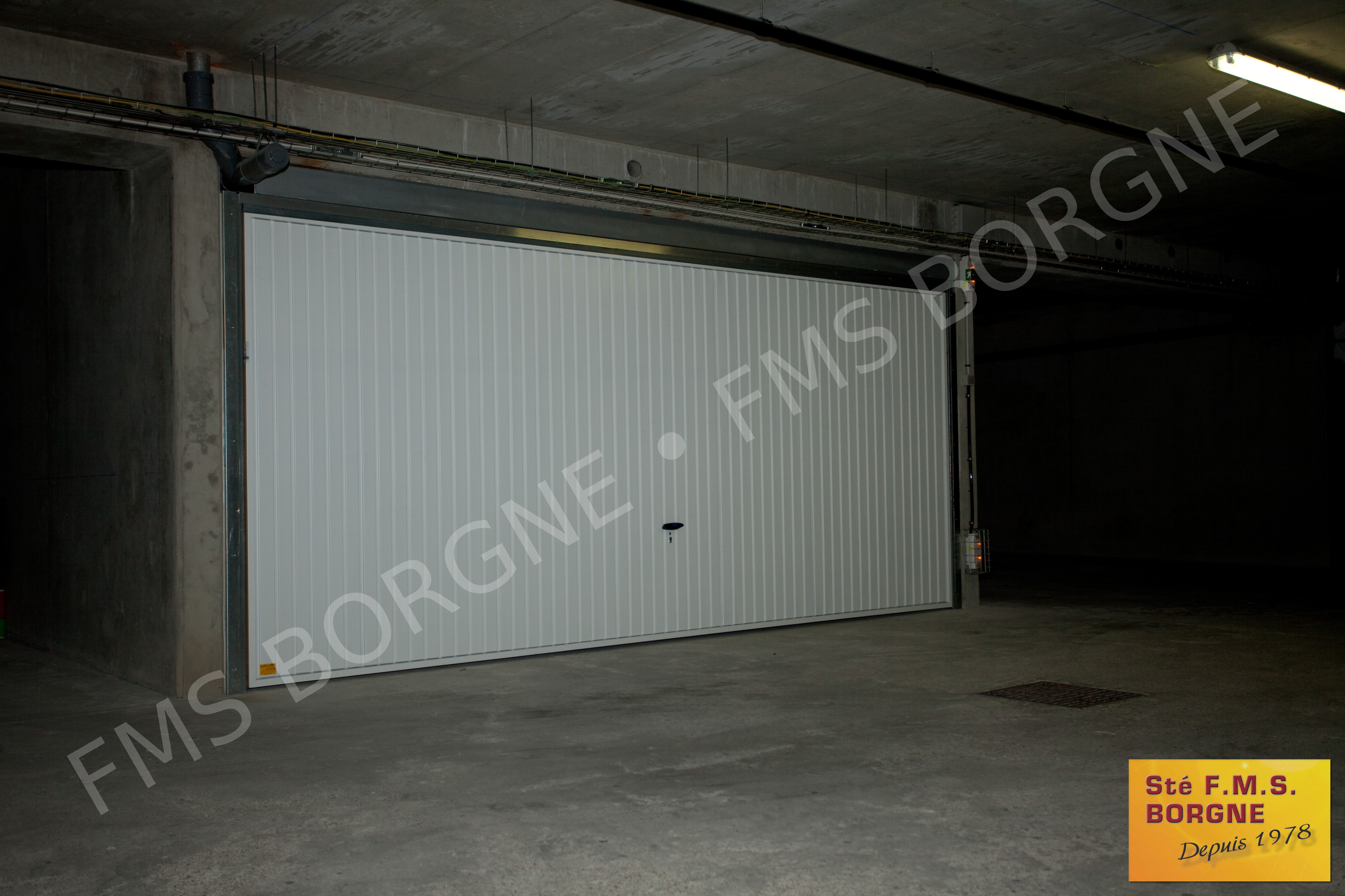 PORTES-DE-GARAGE-BASCULANTES-0017