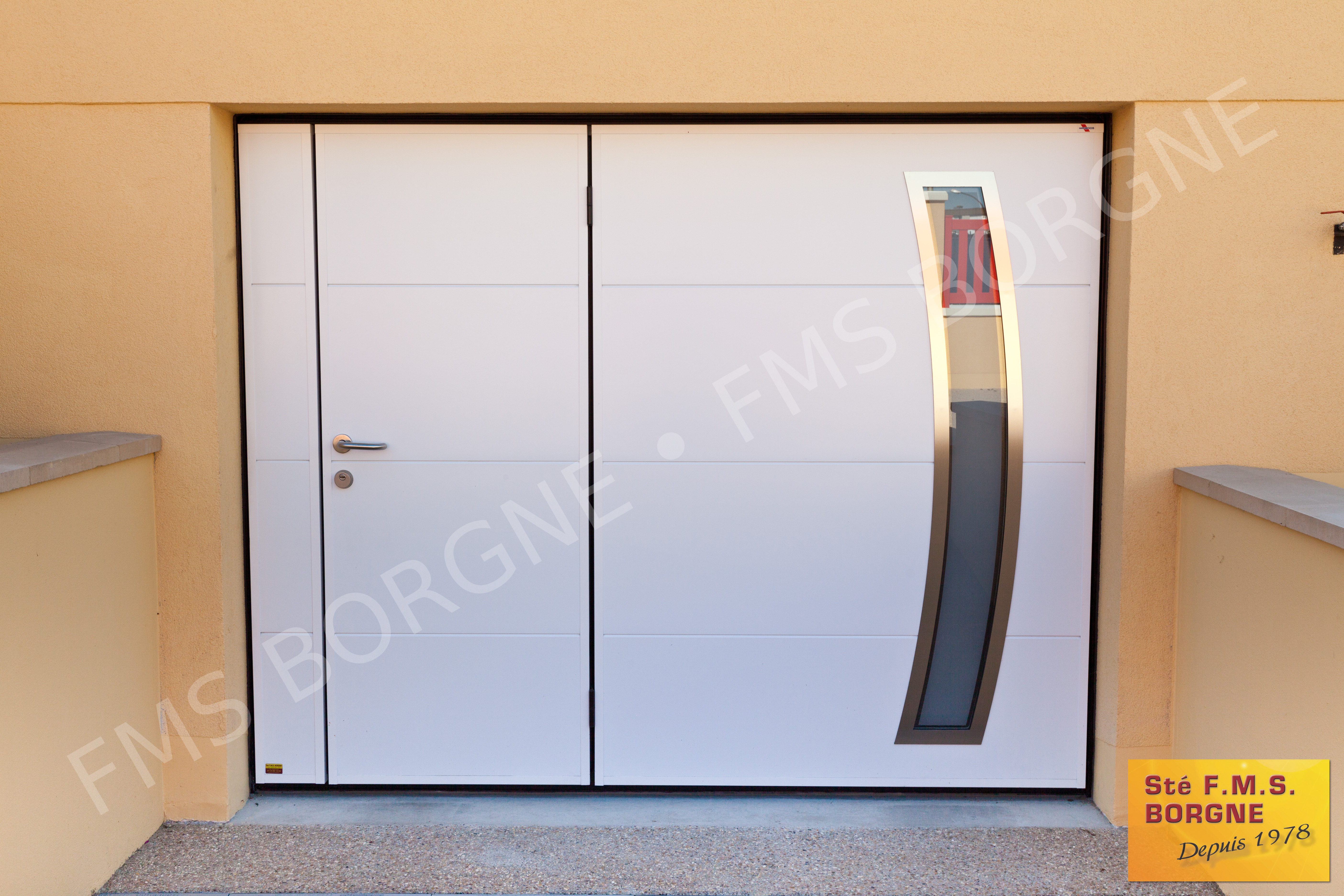 PORTES-DE-GARAGE-BASCULANTES-HAUT-GAMME-0003