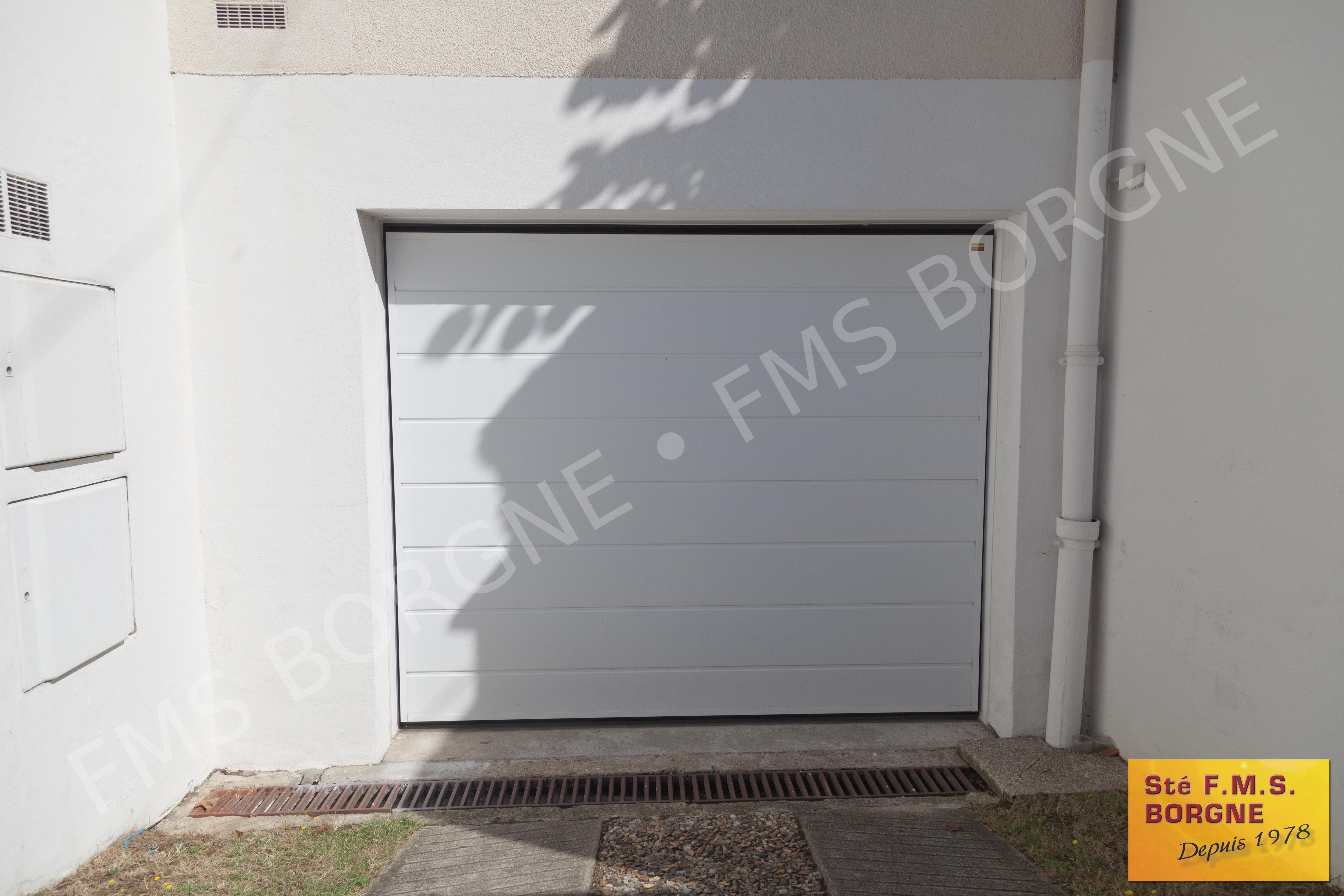 PORTES-DE-GARAGE-BASCULANTES-HAUT-GAMME-0004