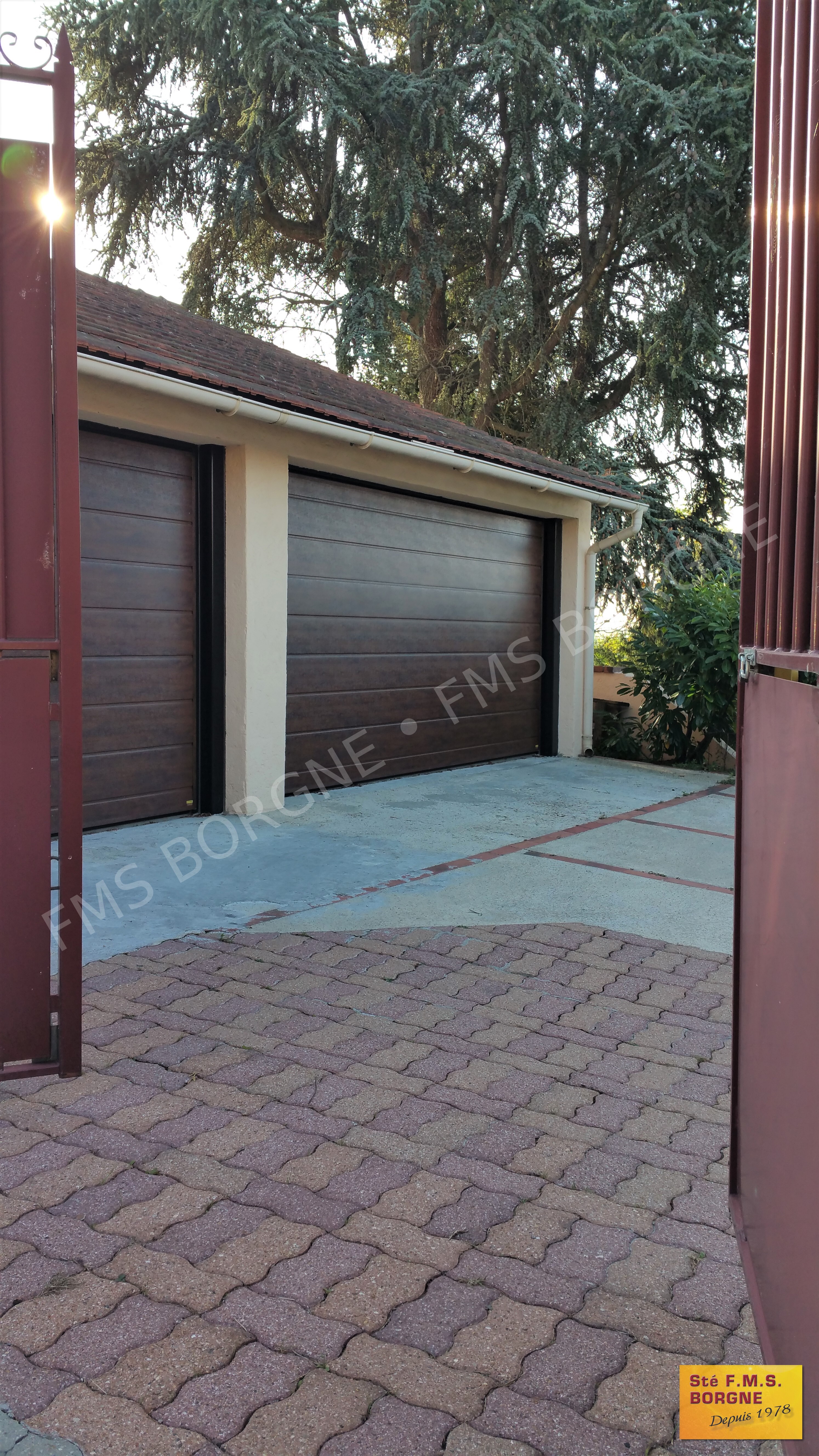 PORTES-DE-GARAGE-BASCULANTES-HAUT-GAMME-0006