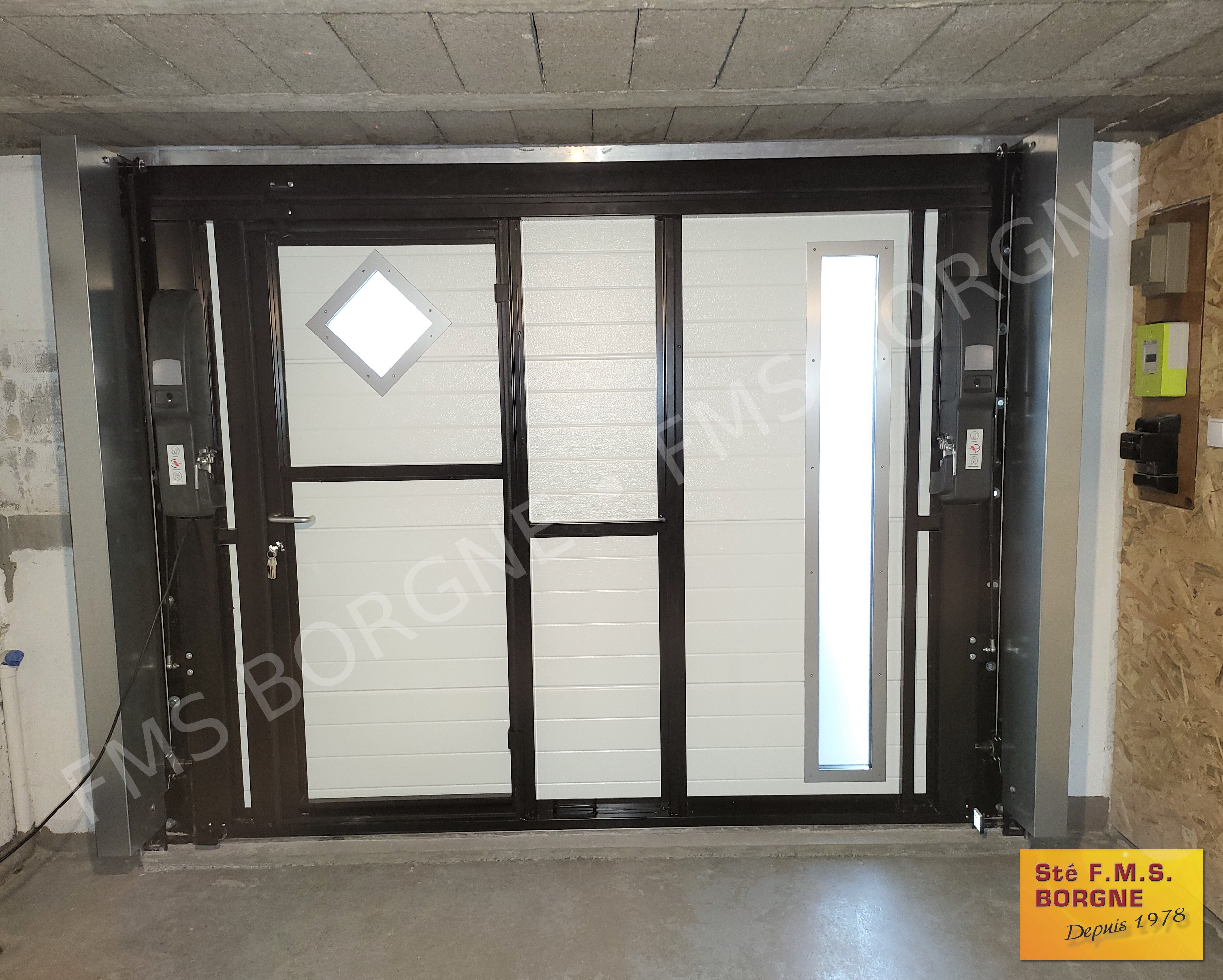 PORTES-DE-GARAGE-BASCULANTES-HAUT-GAMME-0009