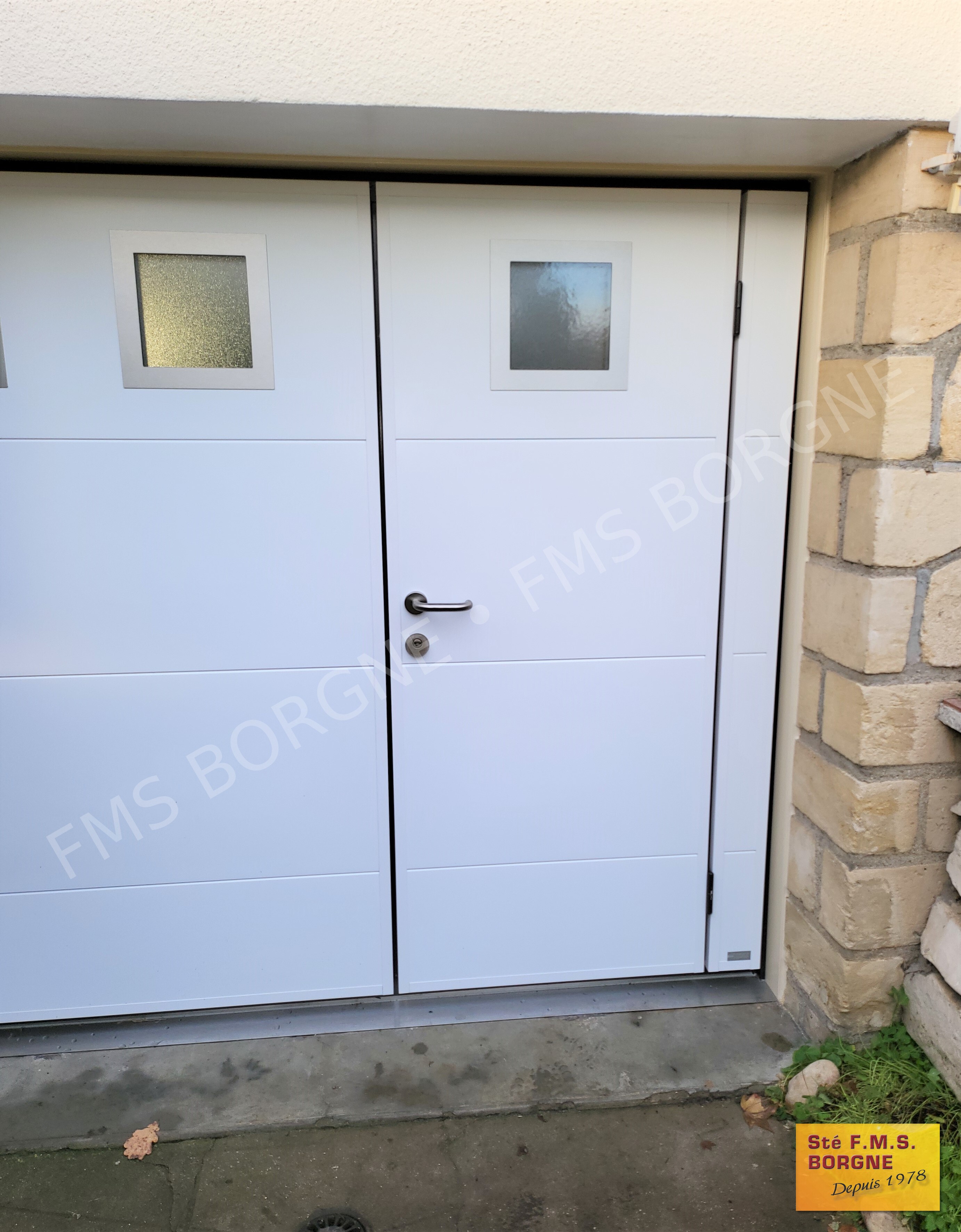 PORTES-DE-GARAGE-BASCULANTES-HAUT-GAMME-0011