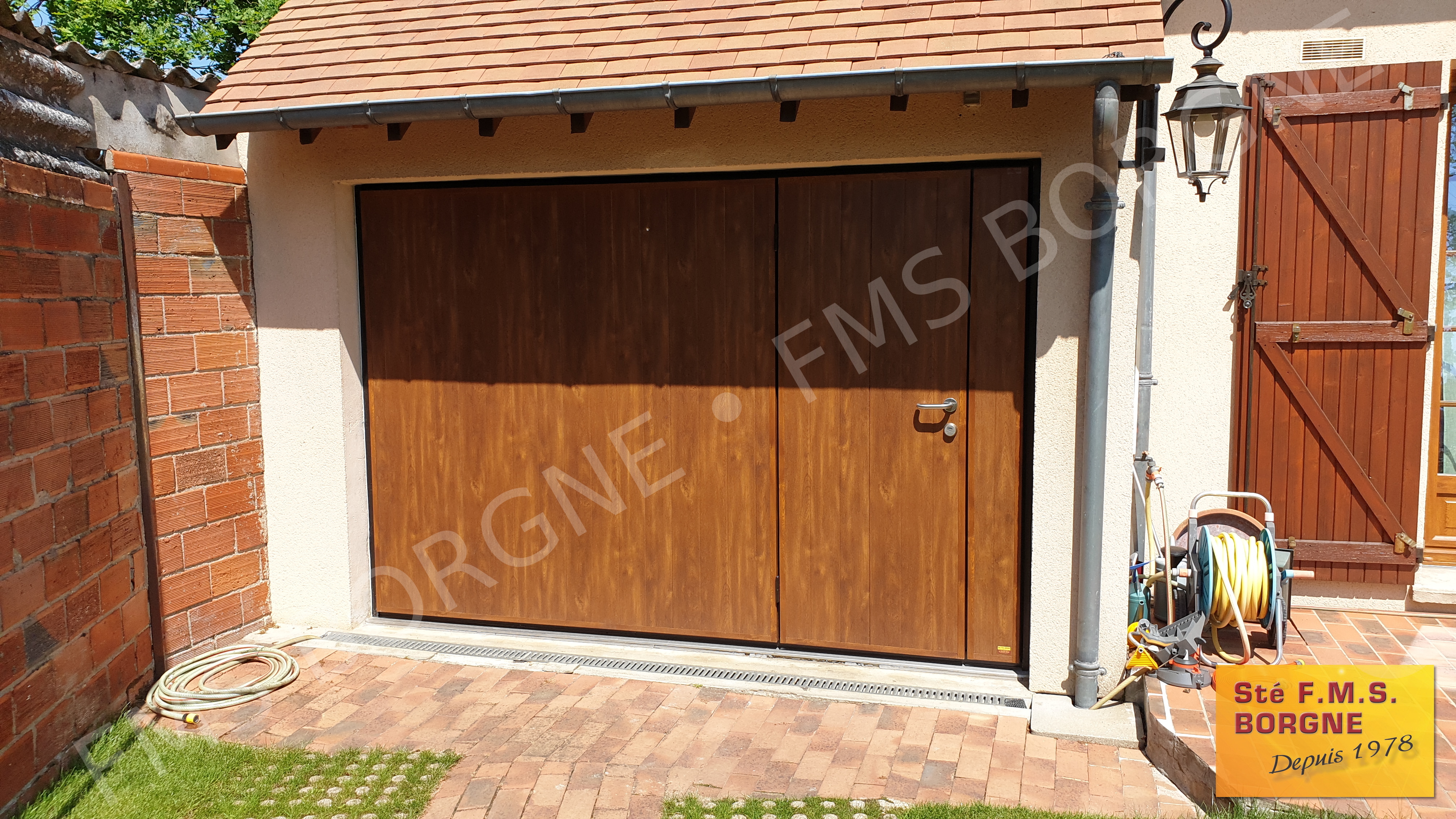 PORTES-DE-GARAGE-BASCULANTES-HAUT-GAMME-0007