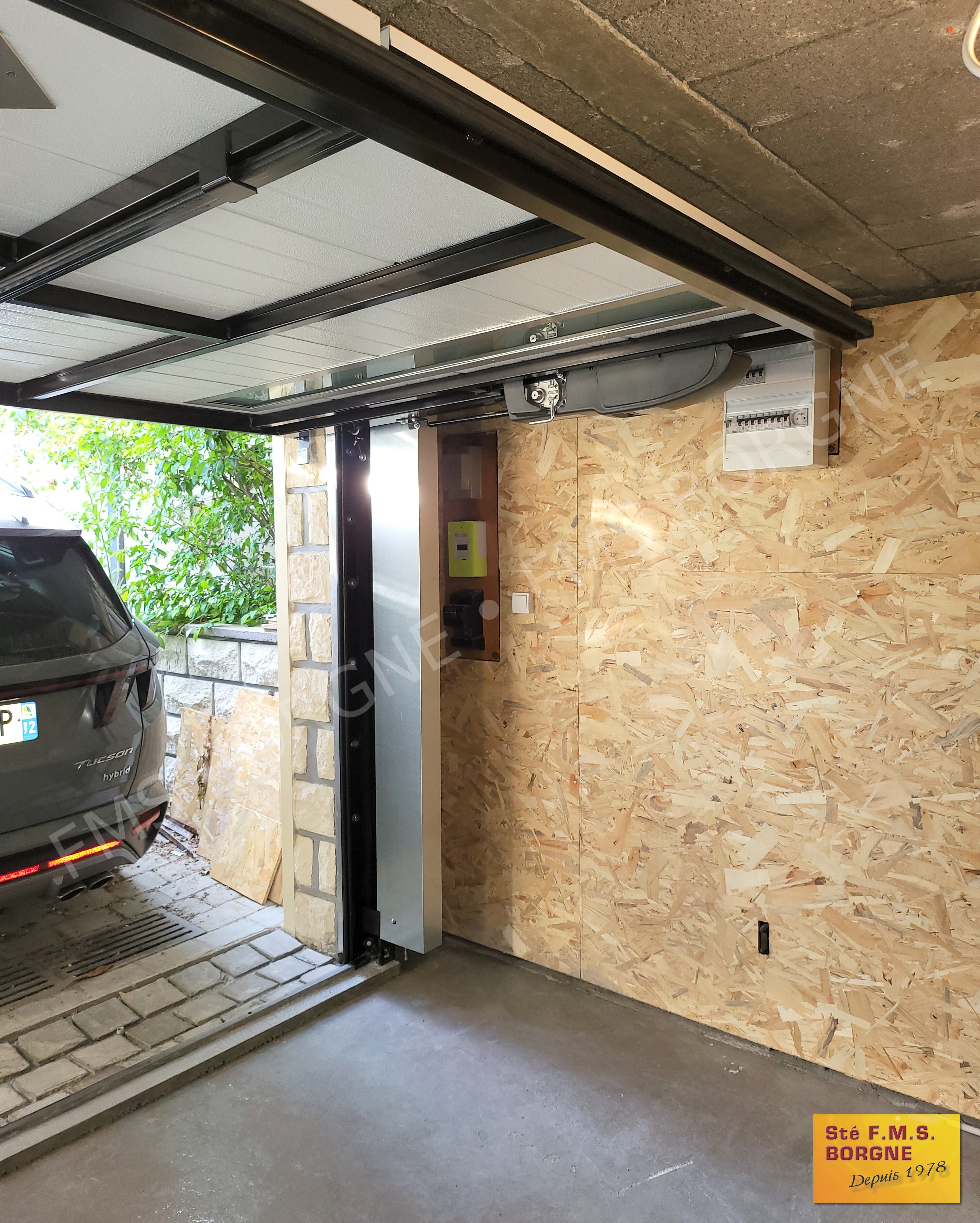 PORTES-DE-GARAGE-BASCULANTES-HAUT-GAMME-0008
