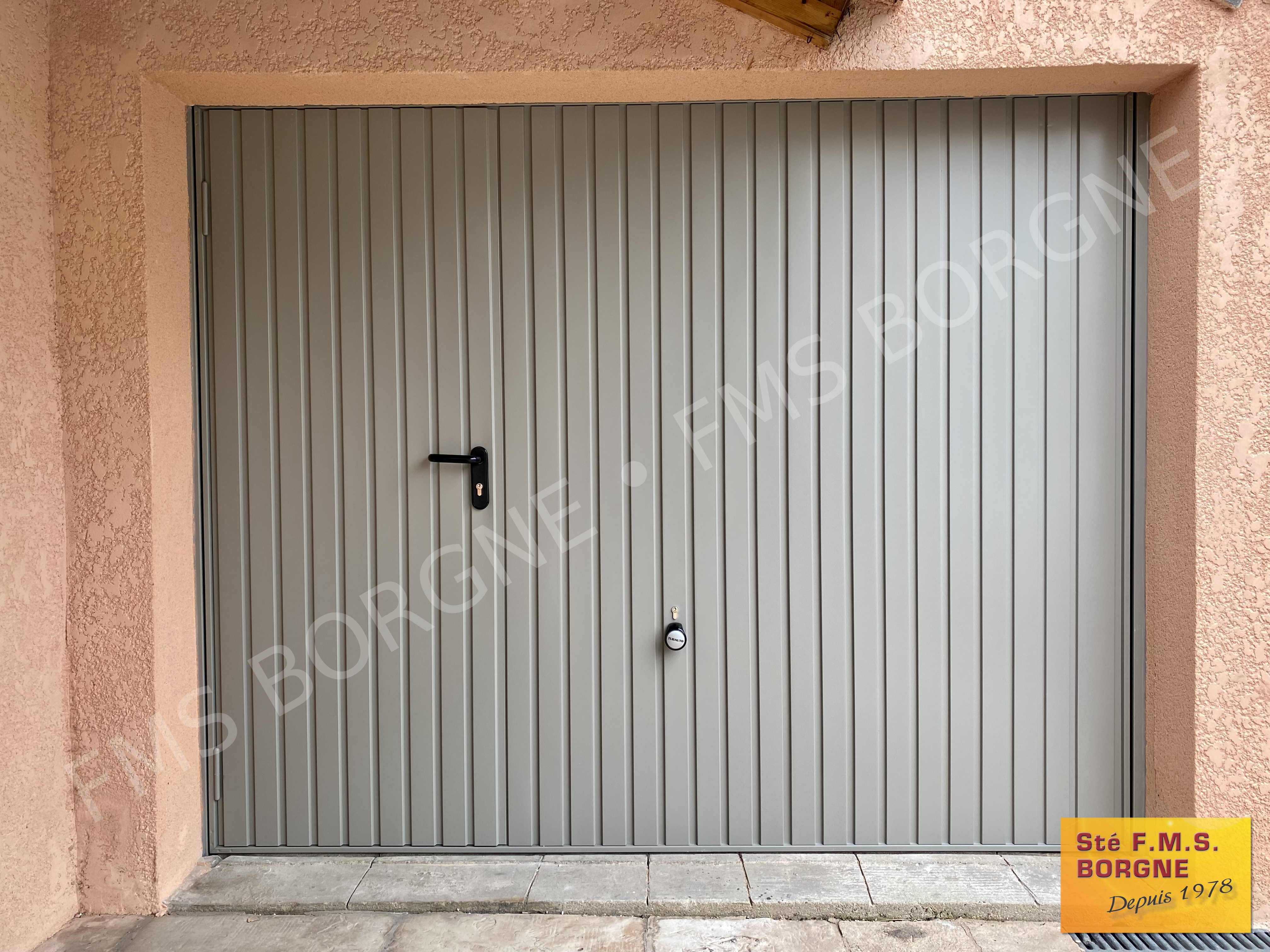 PORTES-DE-GARAGE-BASCULANTES-SIMPLES-0005
