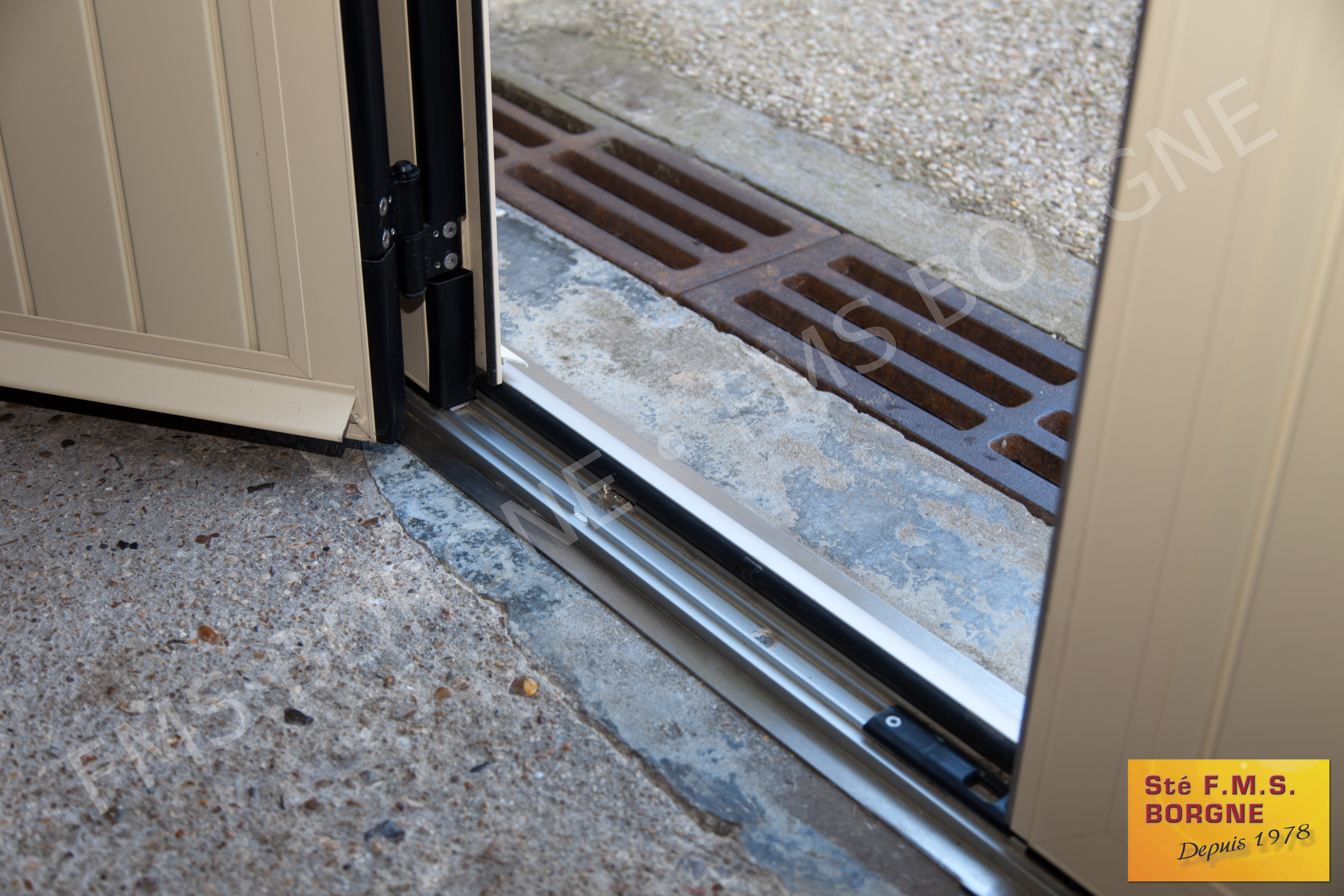 PORTES-DE-GARAGE-BATTANTES-ALU-0003