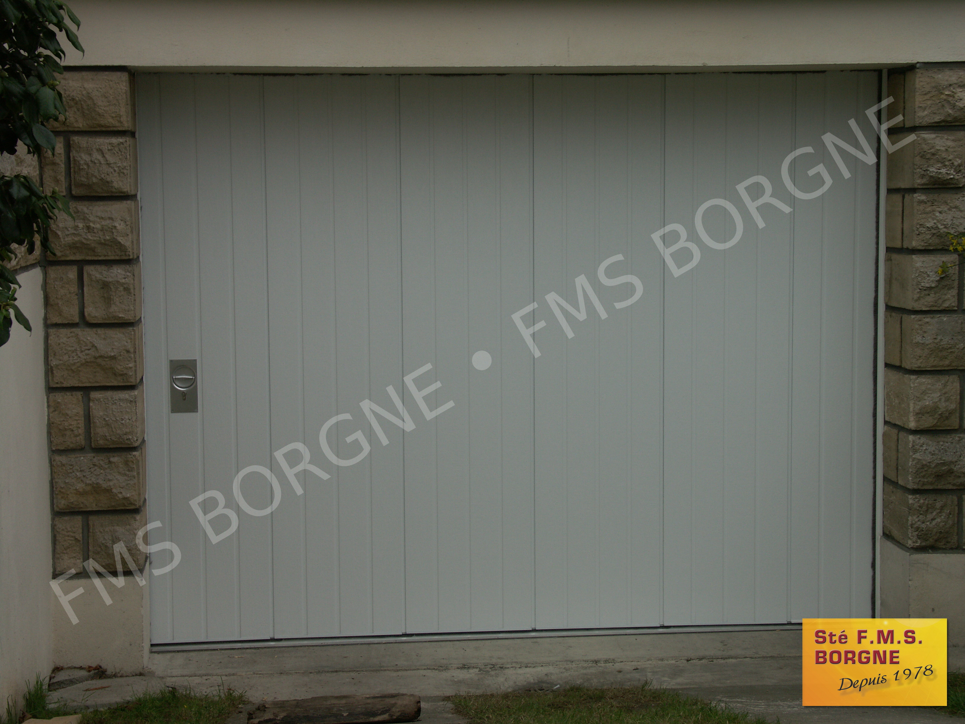 PORTES-DE-GARAGE-DEPLACEMENT-LATTERAL-0012