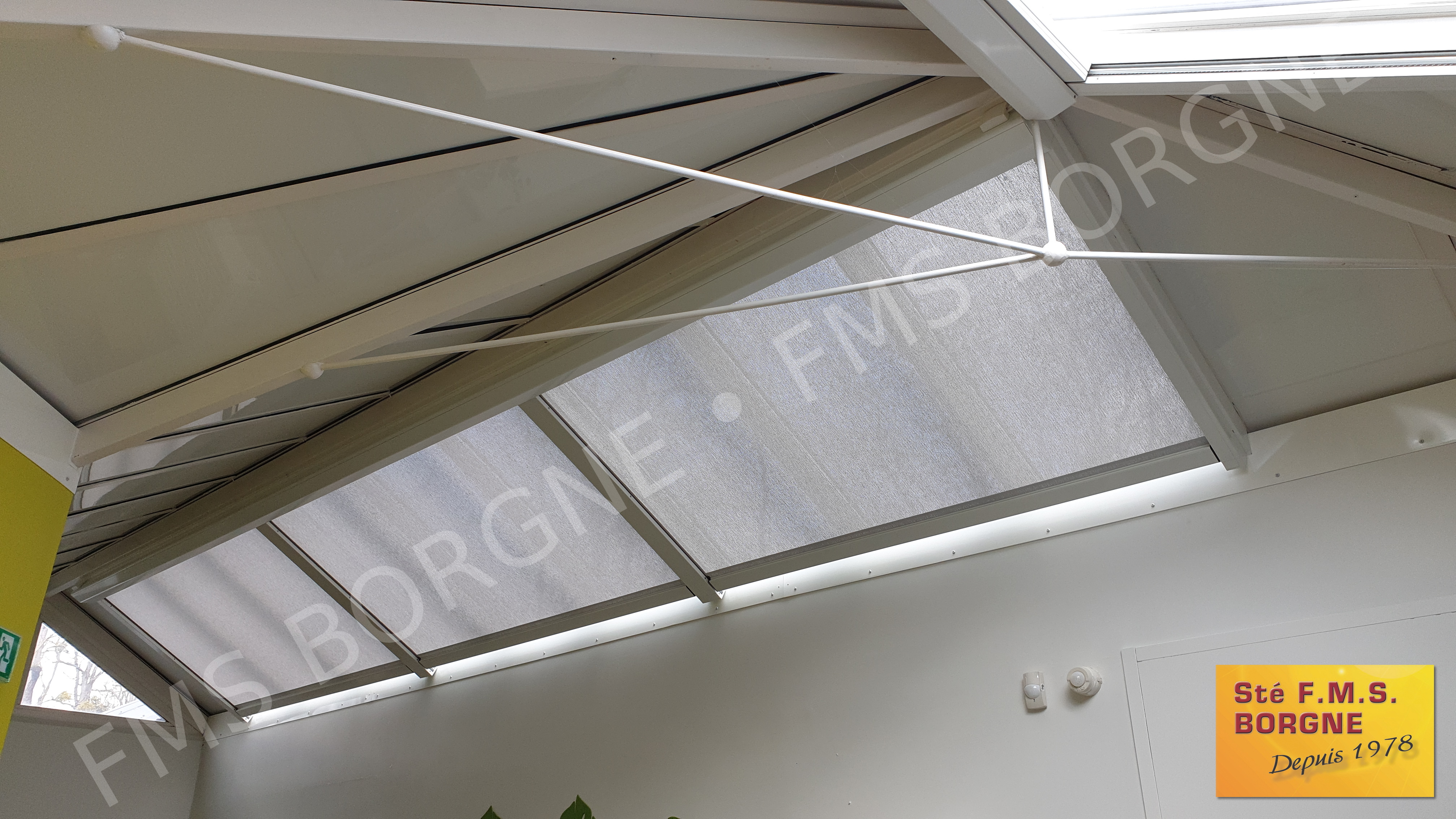 STORES-INTERIEUR-SOUS-TOITURE-0003